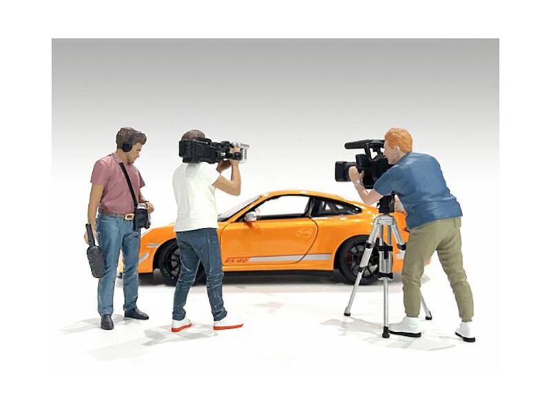 Angle. American Diorama - "On-Air" 6 piece Figures and Accessory Set for 1/24 Scale Models by American Diorama - Multi.