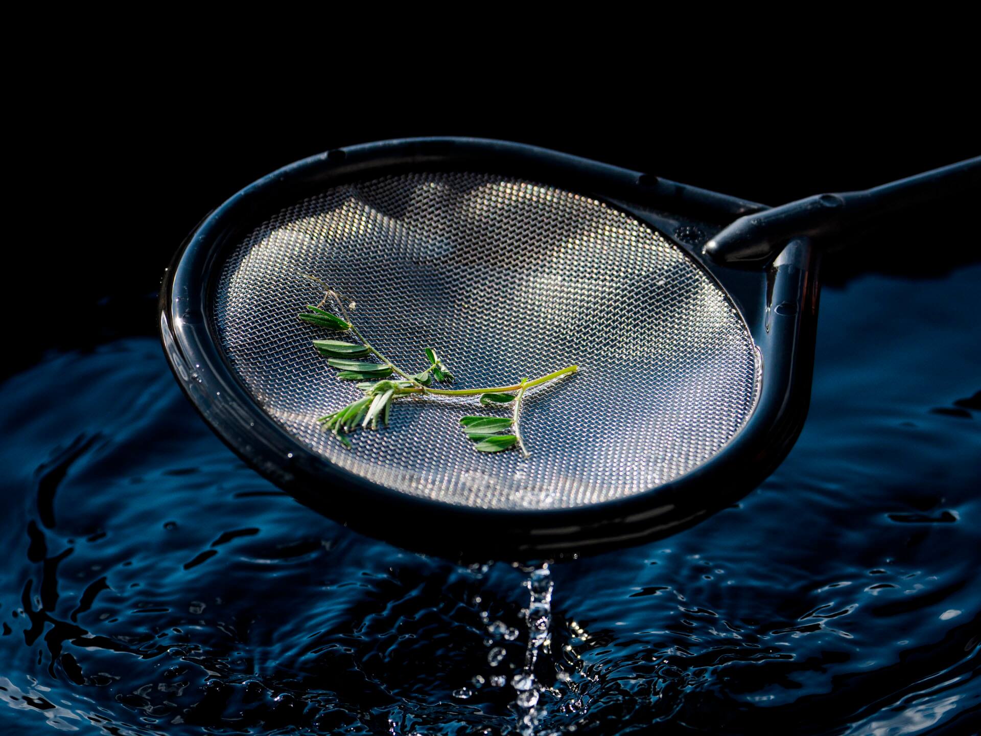 Left. Ice Barrel - Barrel Net - Black.