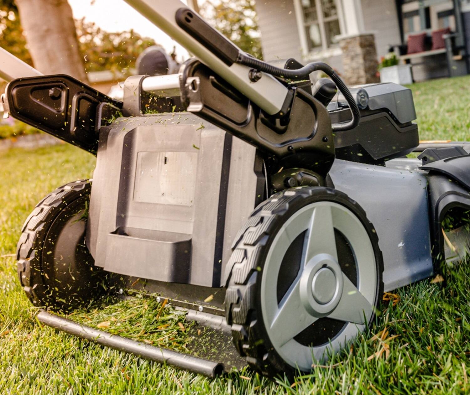 Alt View 18. WORX - Nitro 40V Cordless Self-Propelled Lawn Mower (2 x 5.0 Ah Batteries and 1 x Charger) - Black.