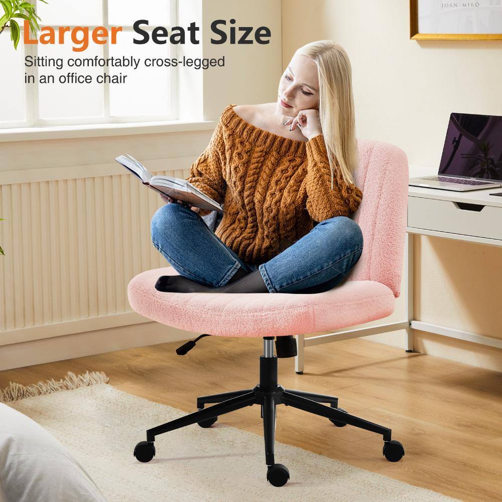 Larger Seat Size  
Sitting comfortably cross-legged in an office chair