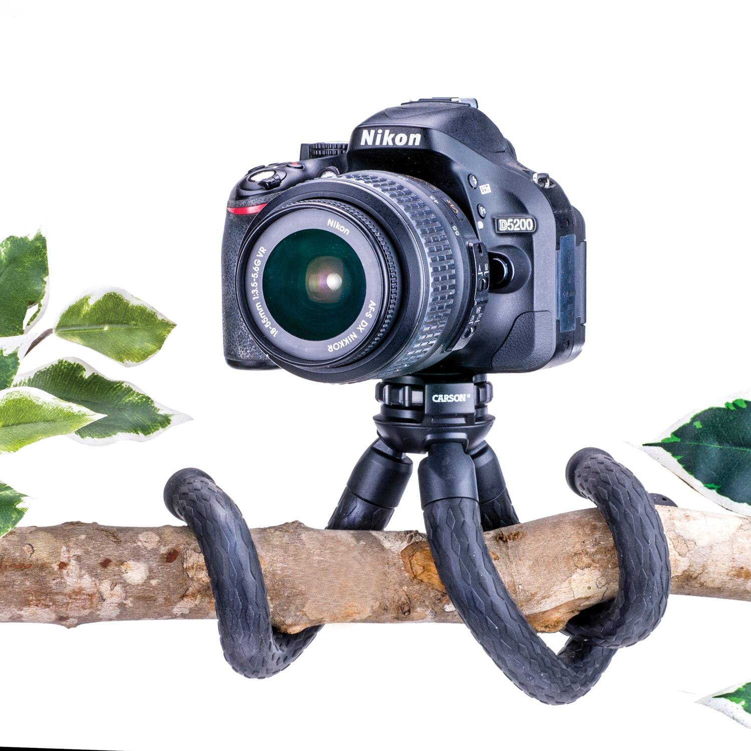 Nikon D5200  
Nikon AF-S DX NIKKOR 18-55mm  
VR  
CARSON