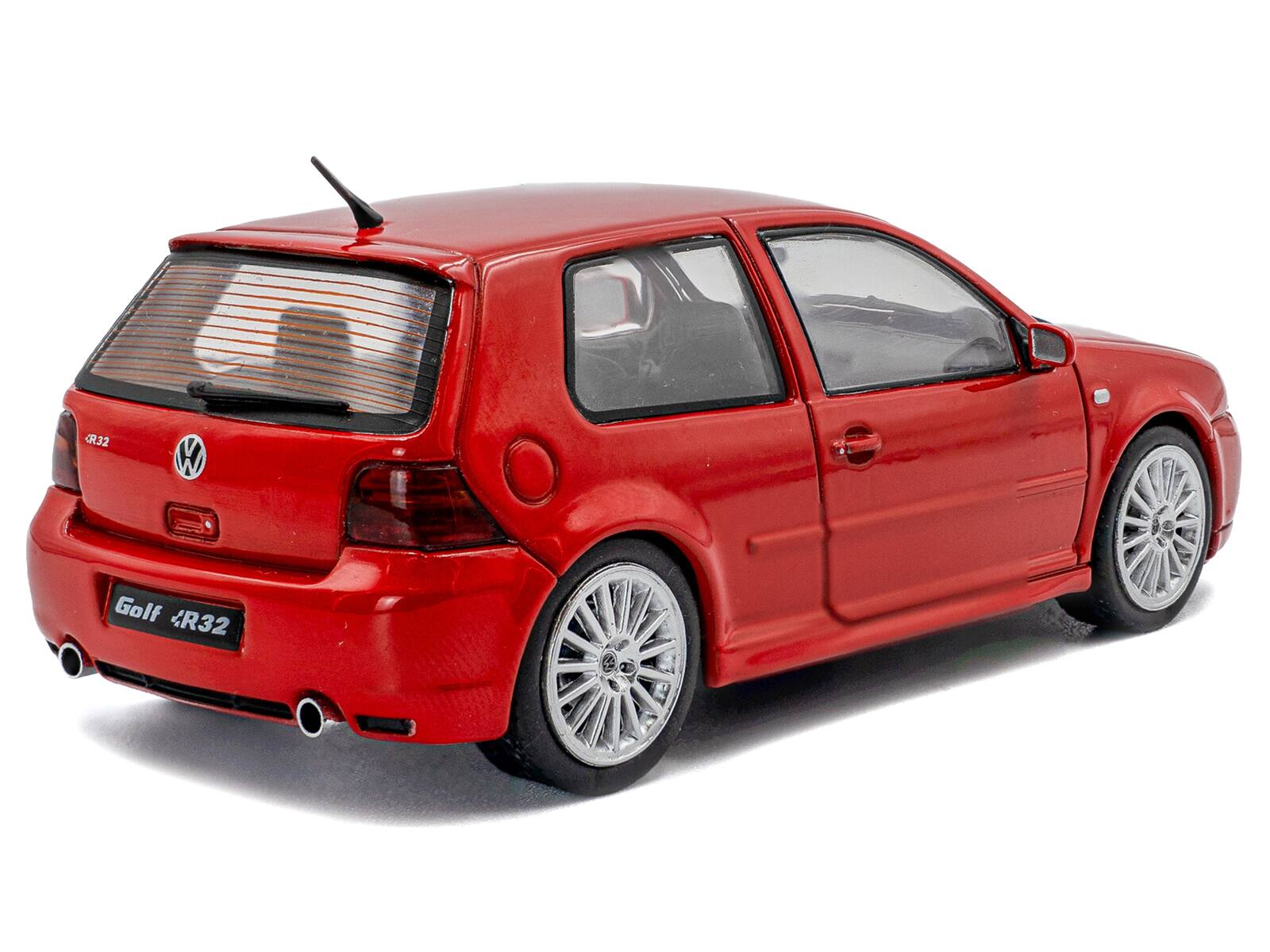 Golf R32