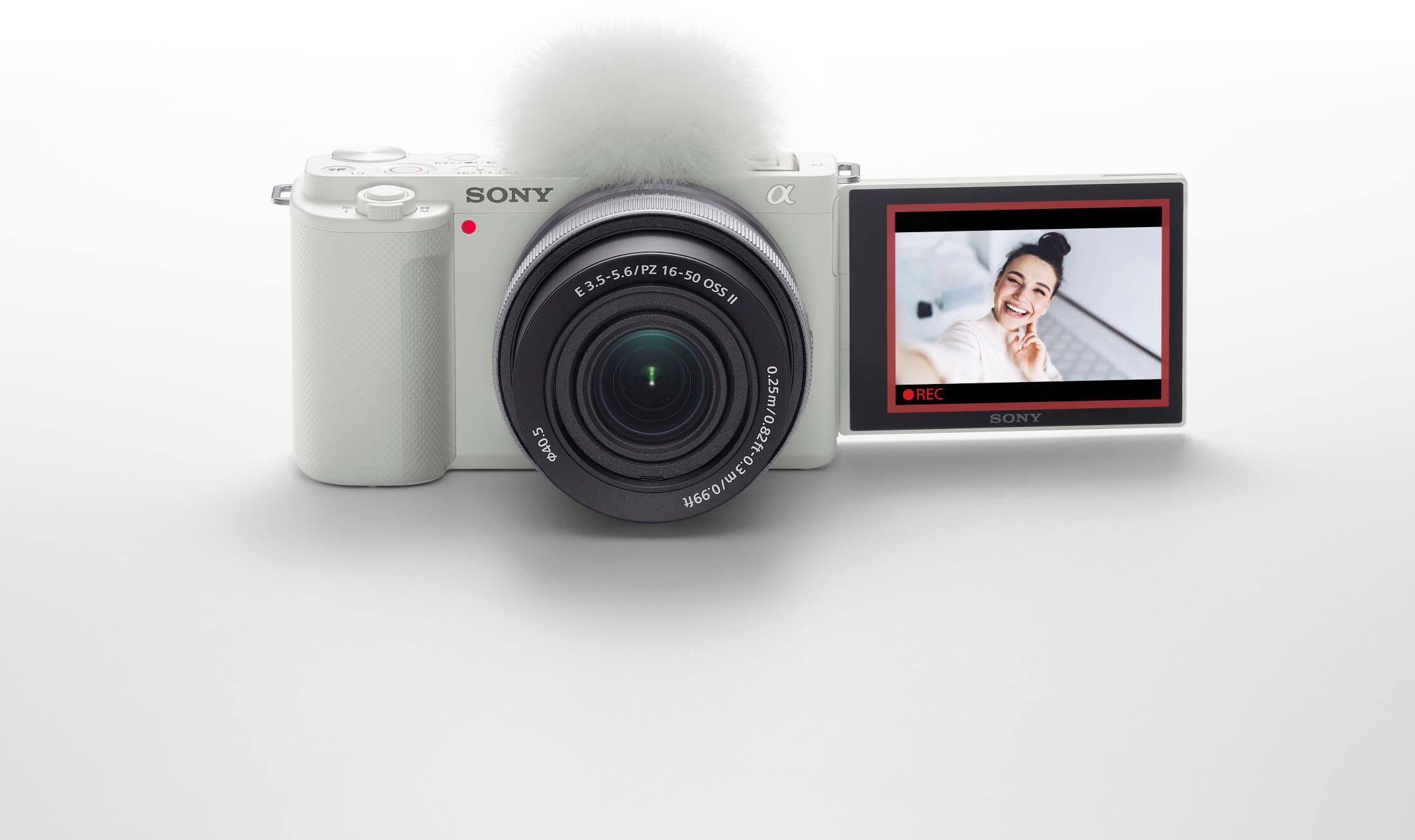 SONY  
E 3.5-5.6/PZ 16-50 OSS II  
0.25m/0.82ft  
REC  
SONY