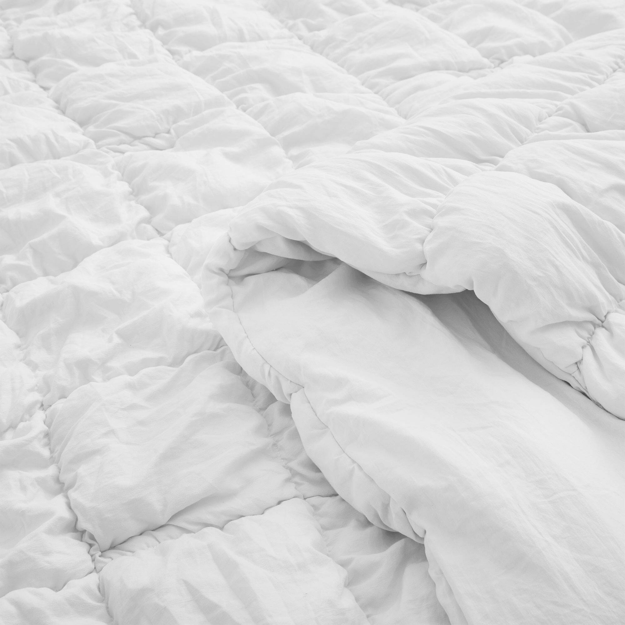 Left. Peace Nest - Peace Nest Modern All Season Puff Comforter Set with Pillowcases, White, Full/Queen - White.