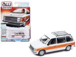 Autoworld - 1985 Dodge Caravan Van with Woodgrain Side Panels "Mighty Minivans" Series 1/64 Diecast Model Car by Auto World - White