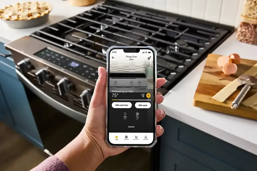 The text on the image is: "9:41 I'm preheating the oven to 400°F. 75 minutes = 8. Edit cook time. Edit cycle. Light OFF. Fan OFF. Cancel - EAPLORG SAOPRING ACEOUS T."