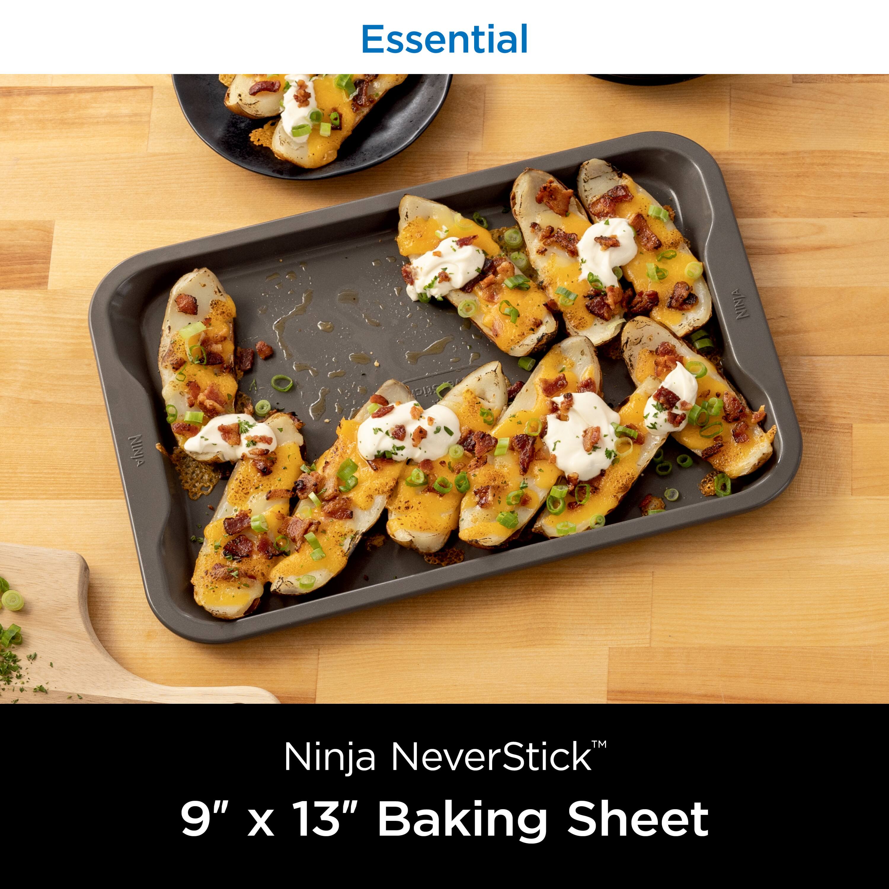 Essential  
Ninja NeverStick™ 9" x 13" Baking Sheet