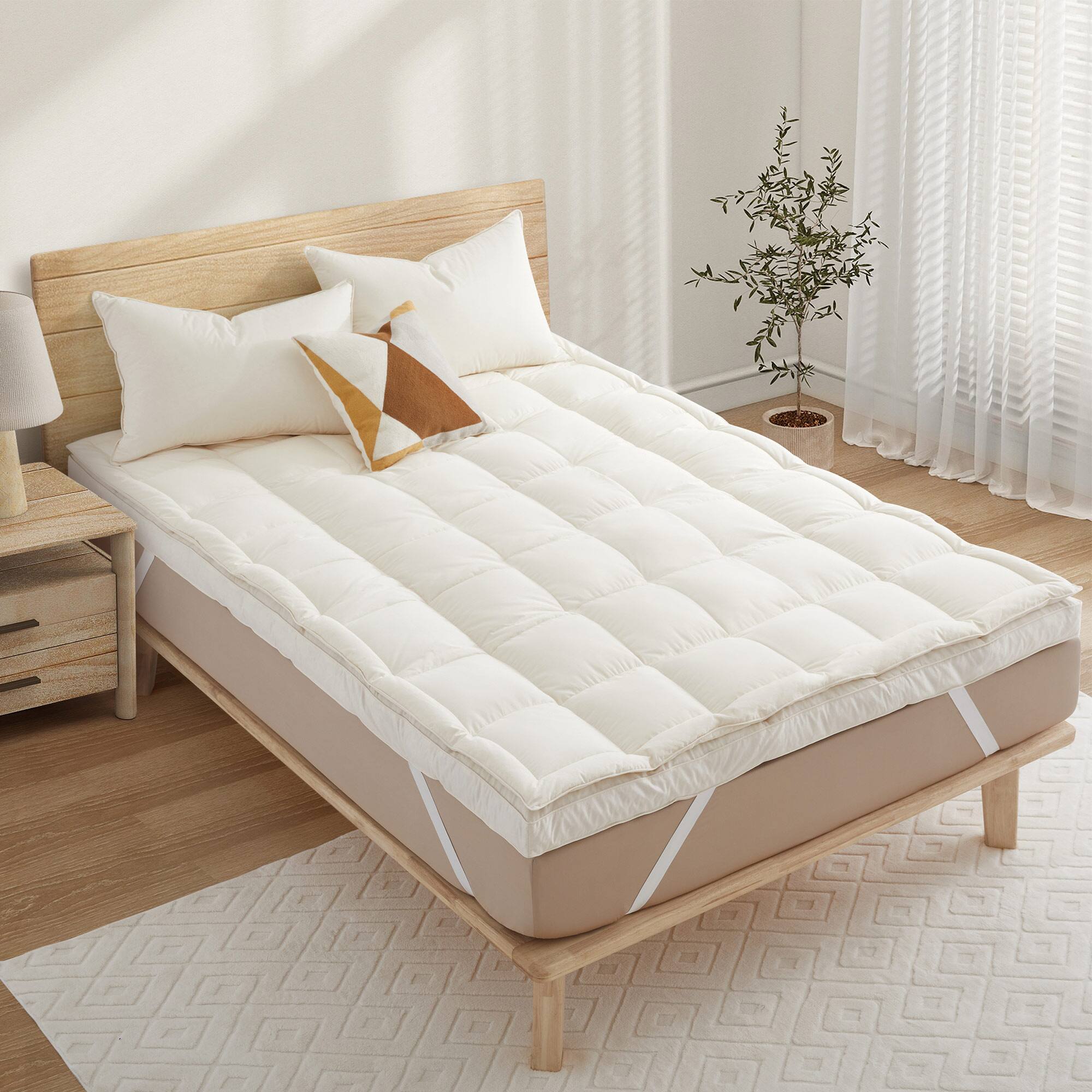 Angle. Puredown - Puredown 3-Inch Organic Cotton Goose Feather Down Mattress Topper with Elastic Straps, Twin - Off-White.