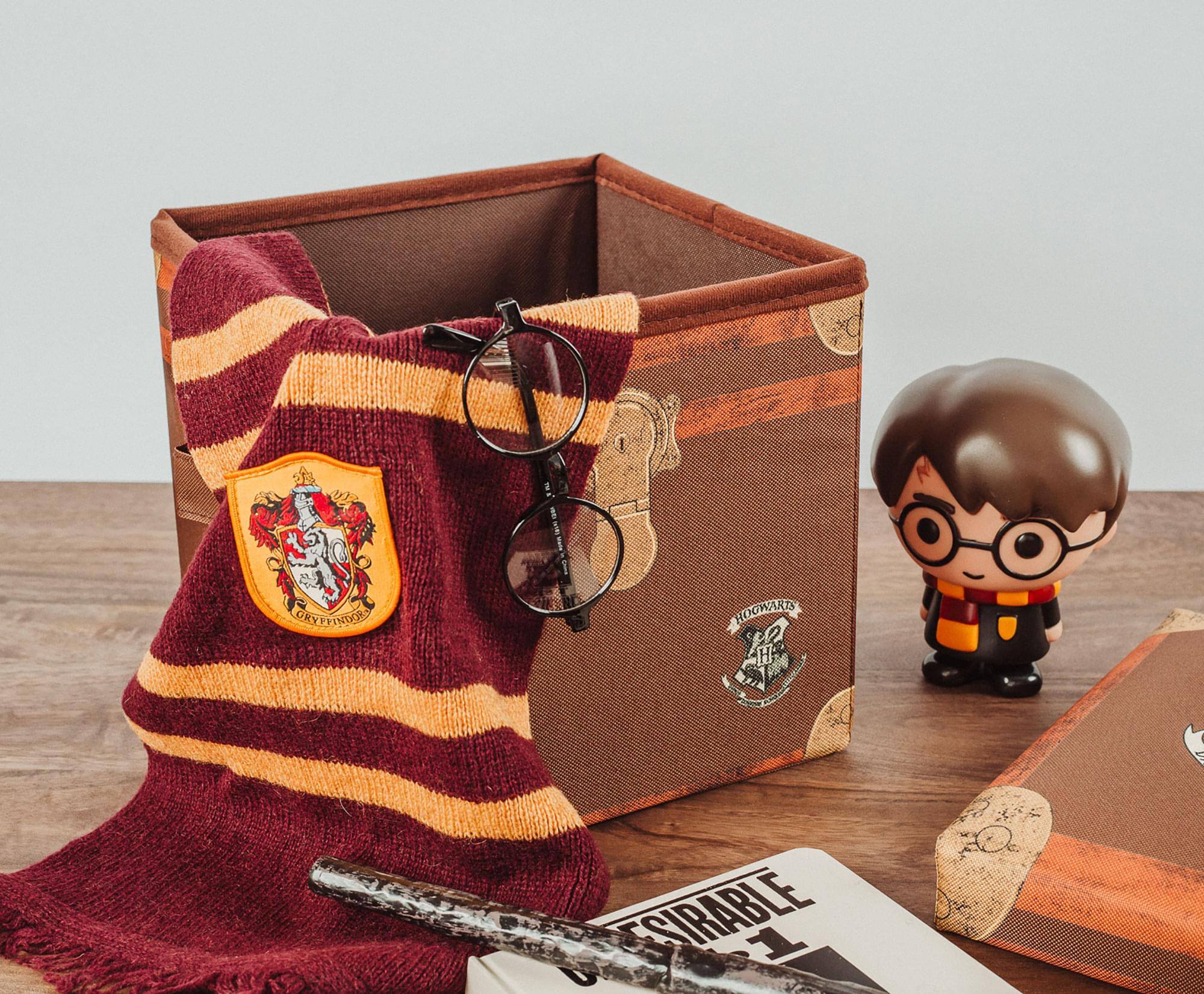 Certainly! Here is the corrected and grouped text from the image:

1. **On the Box:**
   - "HOGWARTS"
   - "HOGWARTS"

2. **On the Scarf:**
   - "Gryffindor"

3. **On the Book:**
   - "DESIRED 1"

4. **On the Wand:**
   - (No visible text)

5. **On the Glasses:**
   - (No visible text)

6. **On the Figurine:**
   - (No visible text)

7. **On the Cork:**
   - (No visible text)

This text is associated with the Harry Potter theme, specifically Gryffindor House.