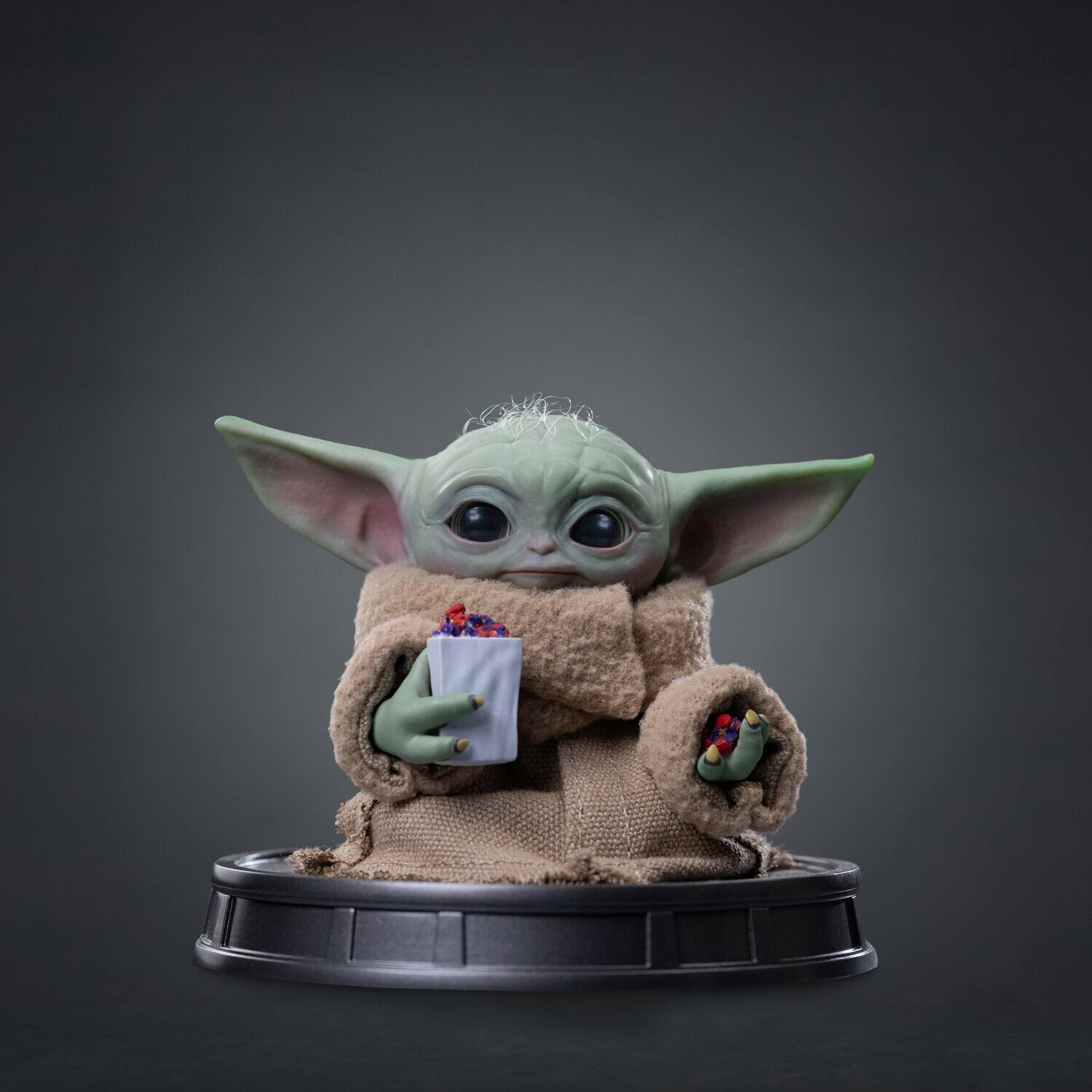 Alt View 1. Iron Studios - The Mandolorian and Grogu - 1/4 Scale Statue - Grogu Popcorn Time   - COLLECTIBLES - Multicolor.
