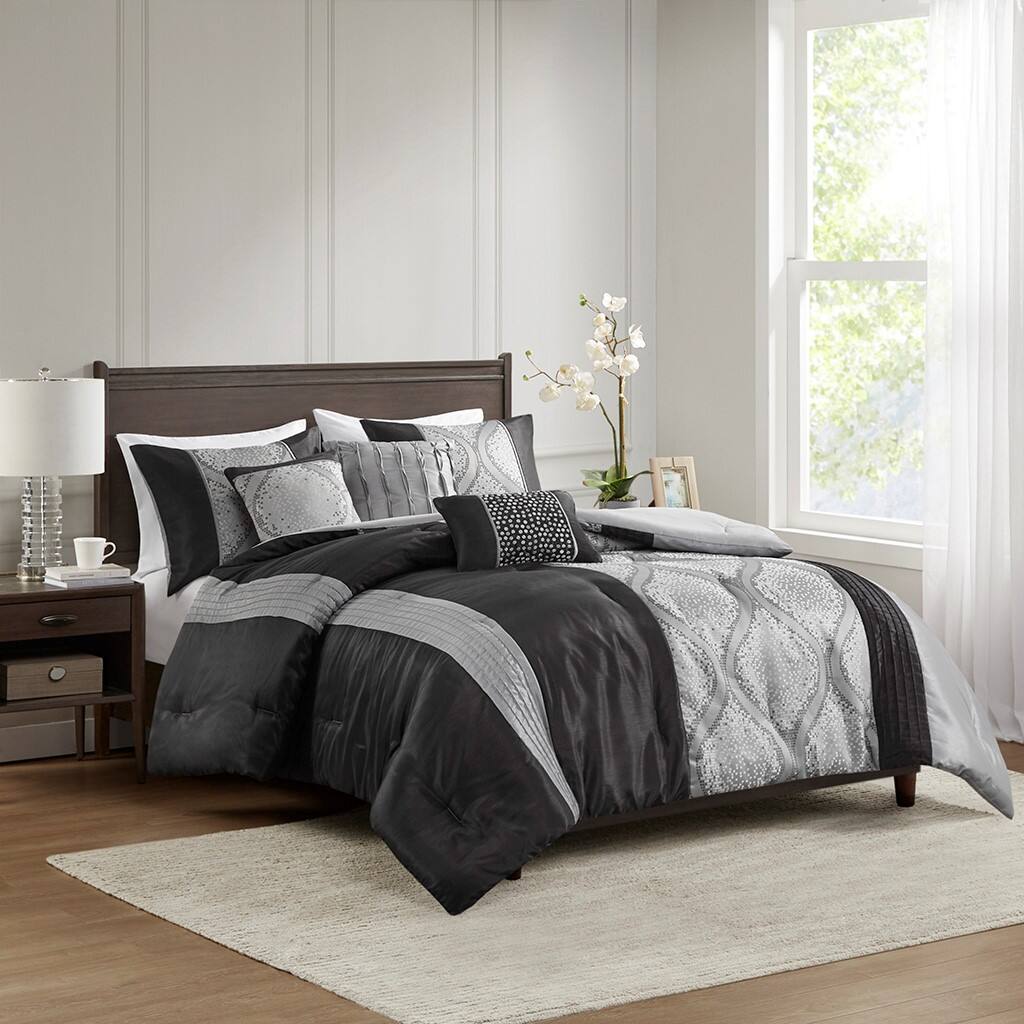 Alt View 3. Gracie Mills - Gracie Mills 6-PC Londonbury Jacquard Comforter Set with Throw Pillows - Black/Silver.