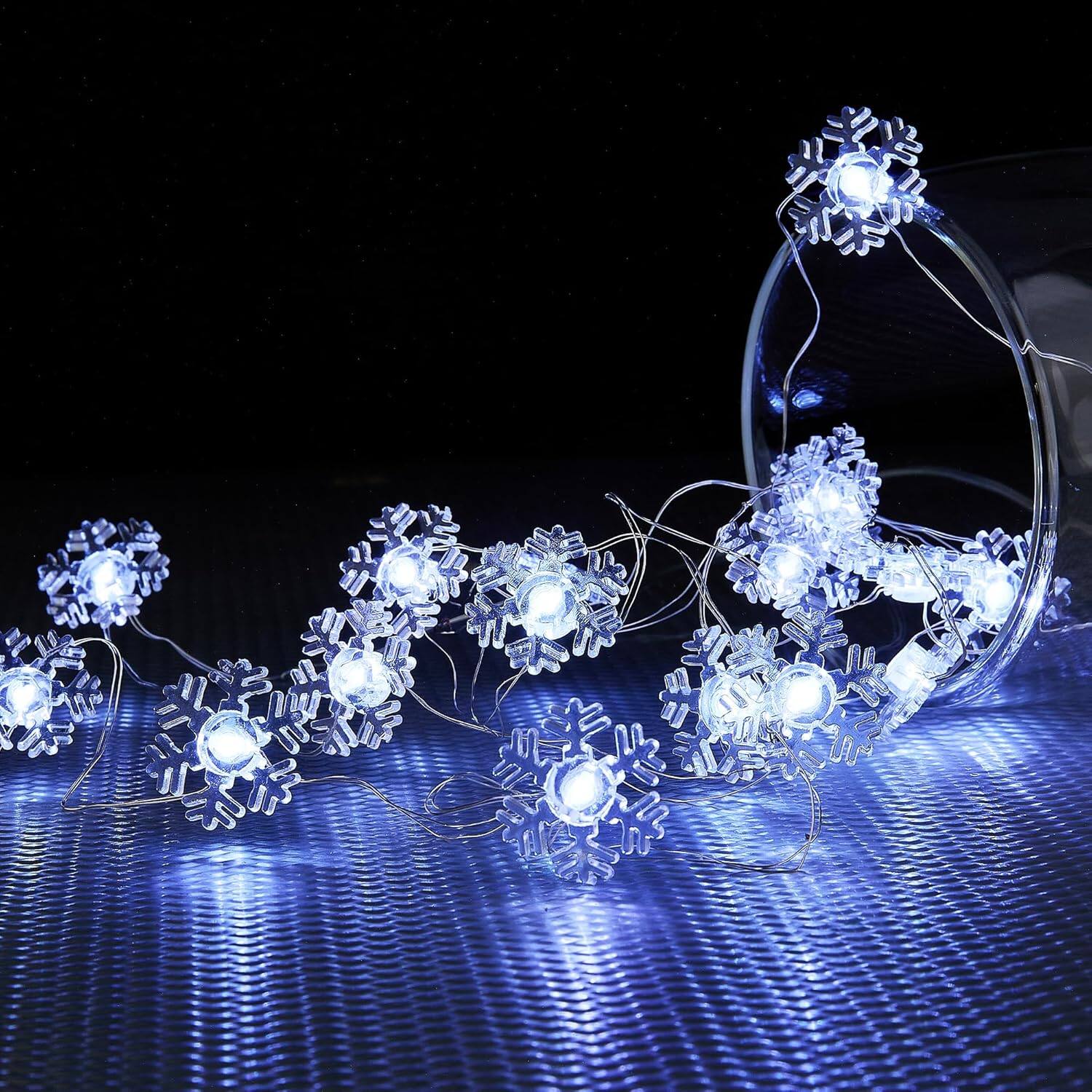 Left. THIRSTY TURTLE - Snowflake String Lights 40 LED, Battery Operated with Timer, Cool White.