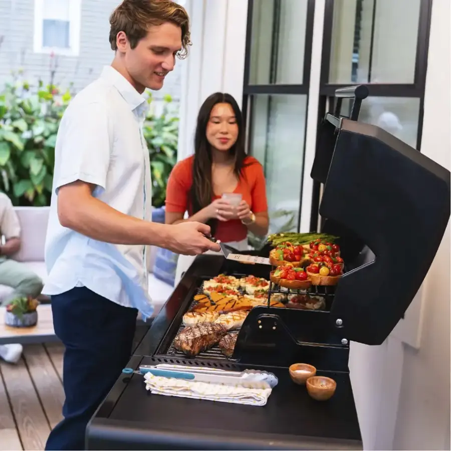 Alt View 11. Charbroil - Pro Series 4-Burner Gas Grill and Griddle with Side Burner - Black.