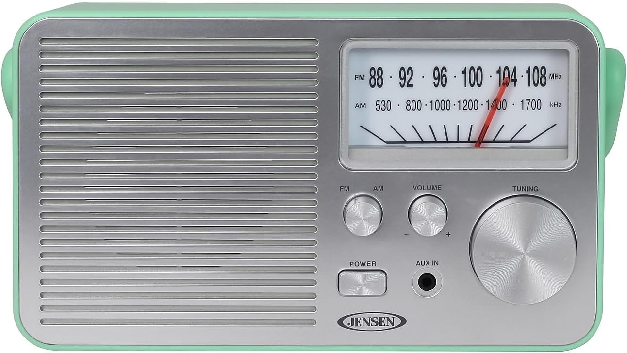 FM 88 -92 - 96-100 -104-108 MHz AM 530 - 800-1000-1200-1400-1700 kHz FM AM VOLUME TUNING - + POWER AUX IN JENSEN