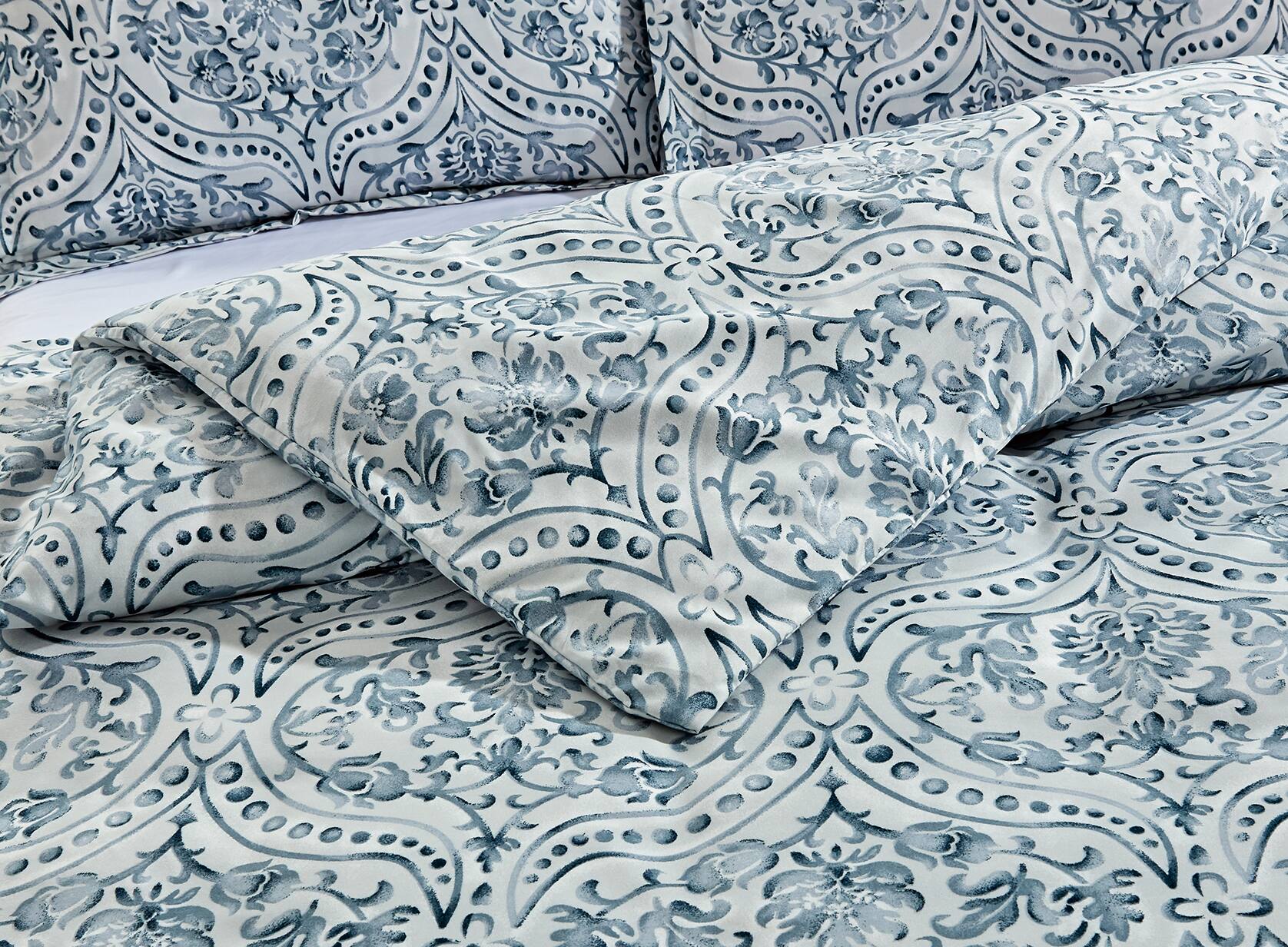 Alt View 1. Bibb Home - Bibb Home 4 pc Duvet & Down Alternative Comforter Set - Madison.