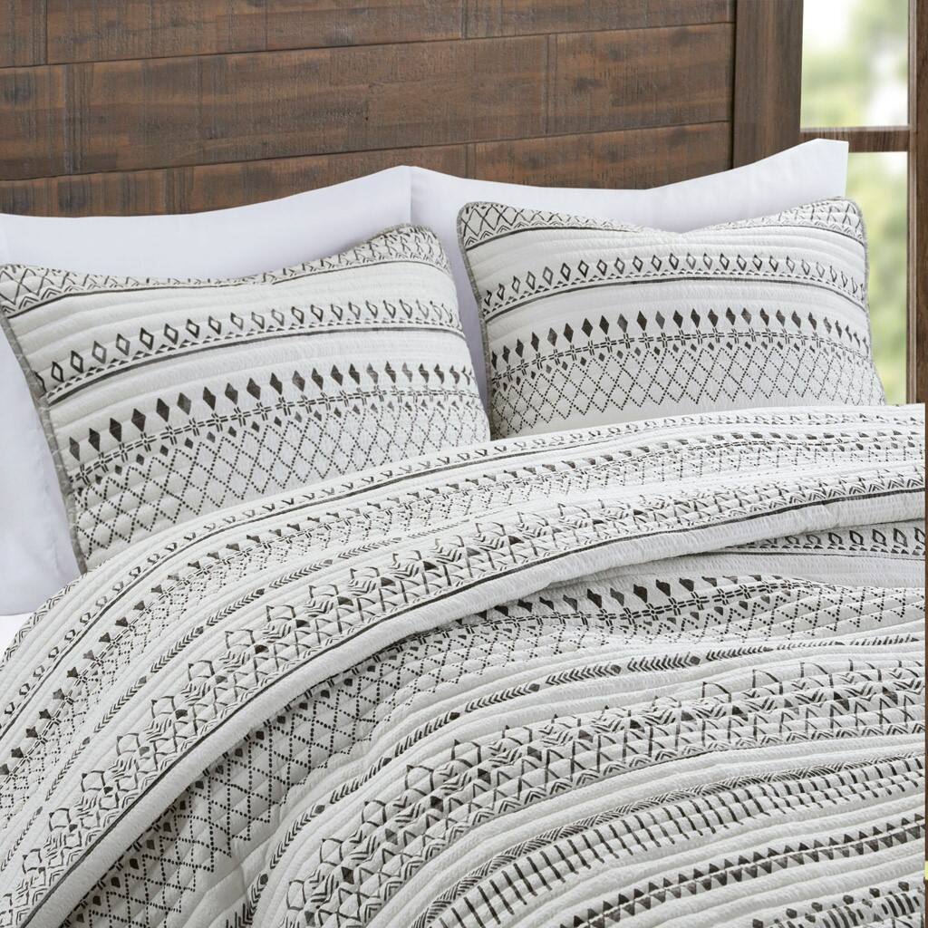 Alt View 1. Gracie Mills - Gracie Mills Penny Southwest-Inspired 3 Piece Printed Seersucker Quilt Set - Ivory/Black.