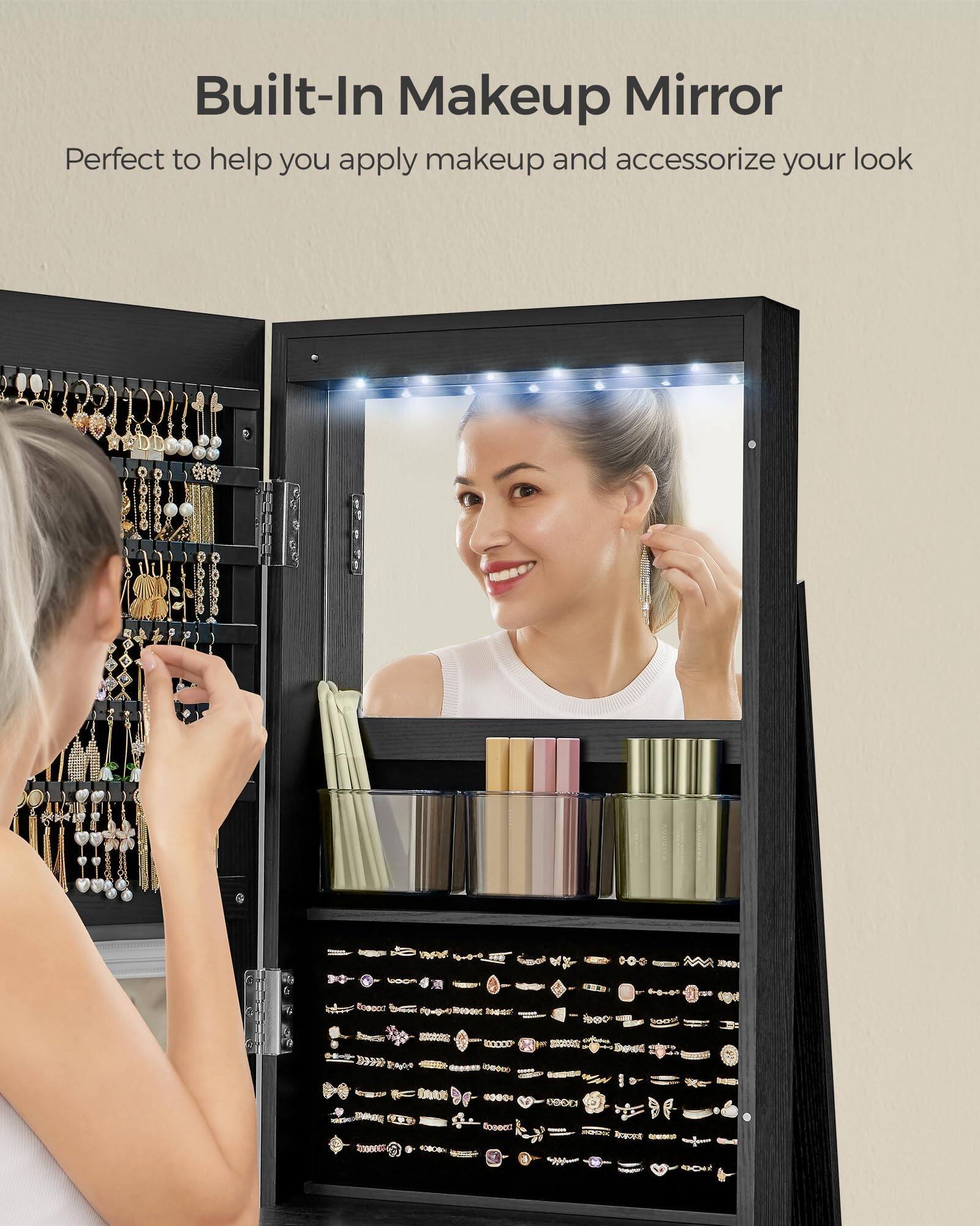 Built-In Makeup Mirror  
Perfect to help you apply makeup and accessorize your look