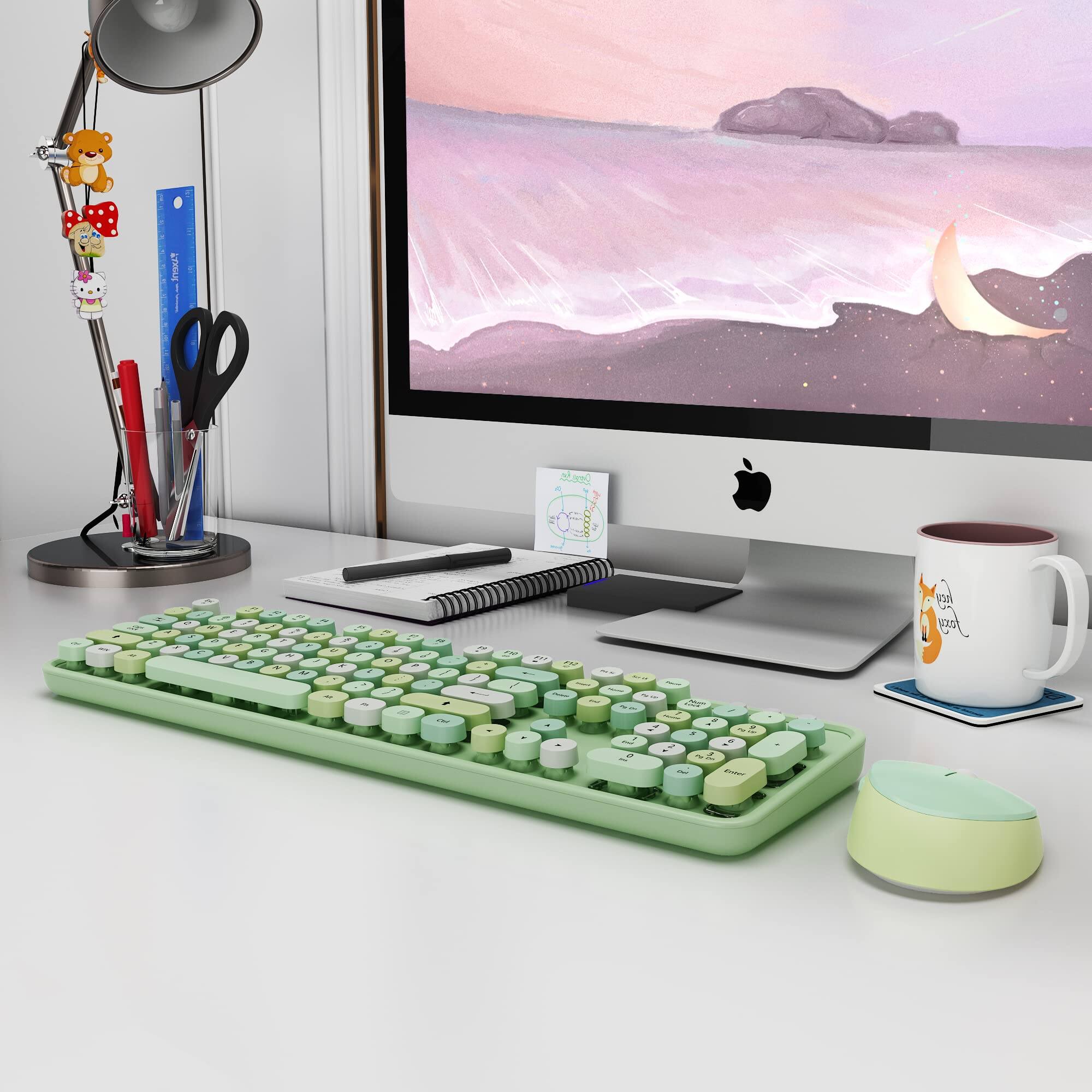 The text in the image appears to be a mix of letters and numbers, possibly representing a code or a message. Here is the corrected and grouped version:

```
snat
FoocoR
12 dO
2
E a 7 7
2
yon fay orat
```

This grouping is based on the visual separation in the image.