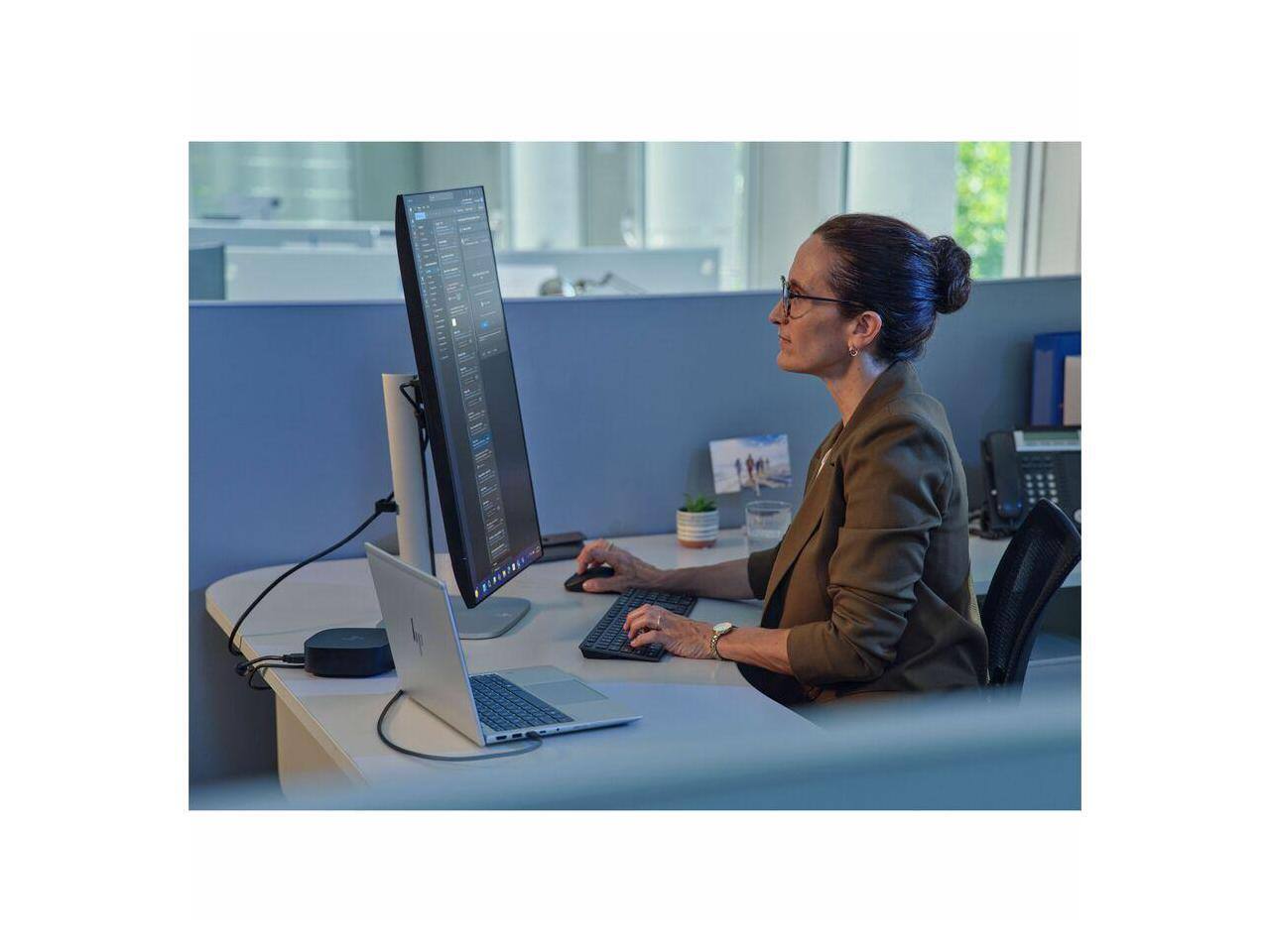 Alt View 2. HP - HP EliteBook 6 G1a 14" - Ryzen 7 250 - 32GB - 1TB SSD - Win 11 Pro - Radeon 780M - Webcam - Wi-Fi 6E - Meteor Silver.