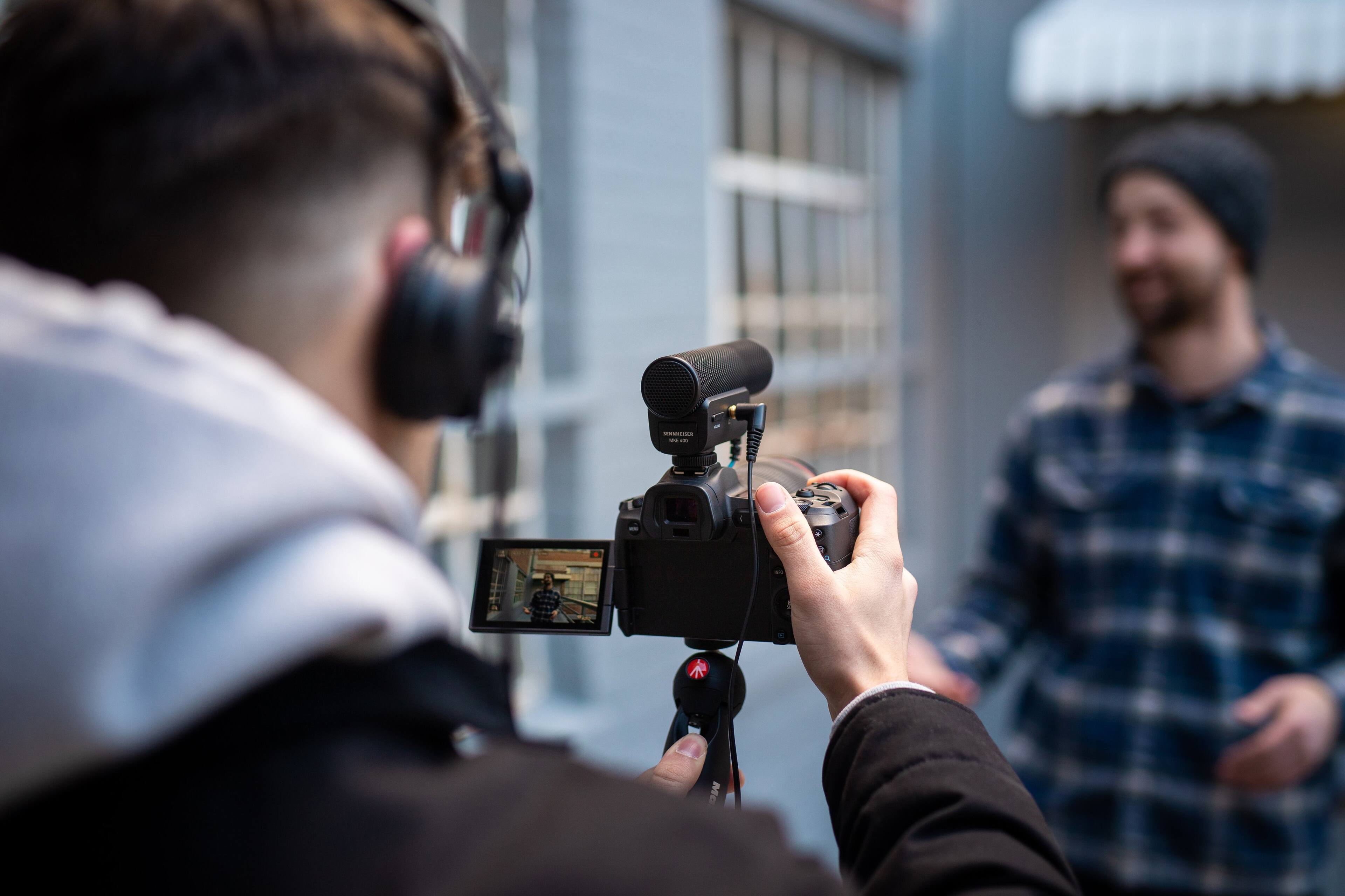 Alt View 21. Sennheiser - MKE 400 Compact Shotgun Microphone - Black.