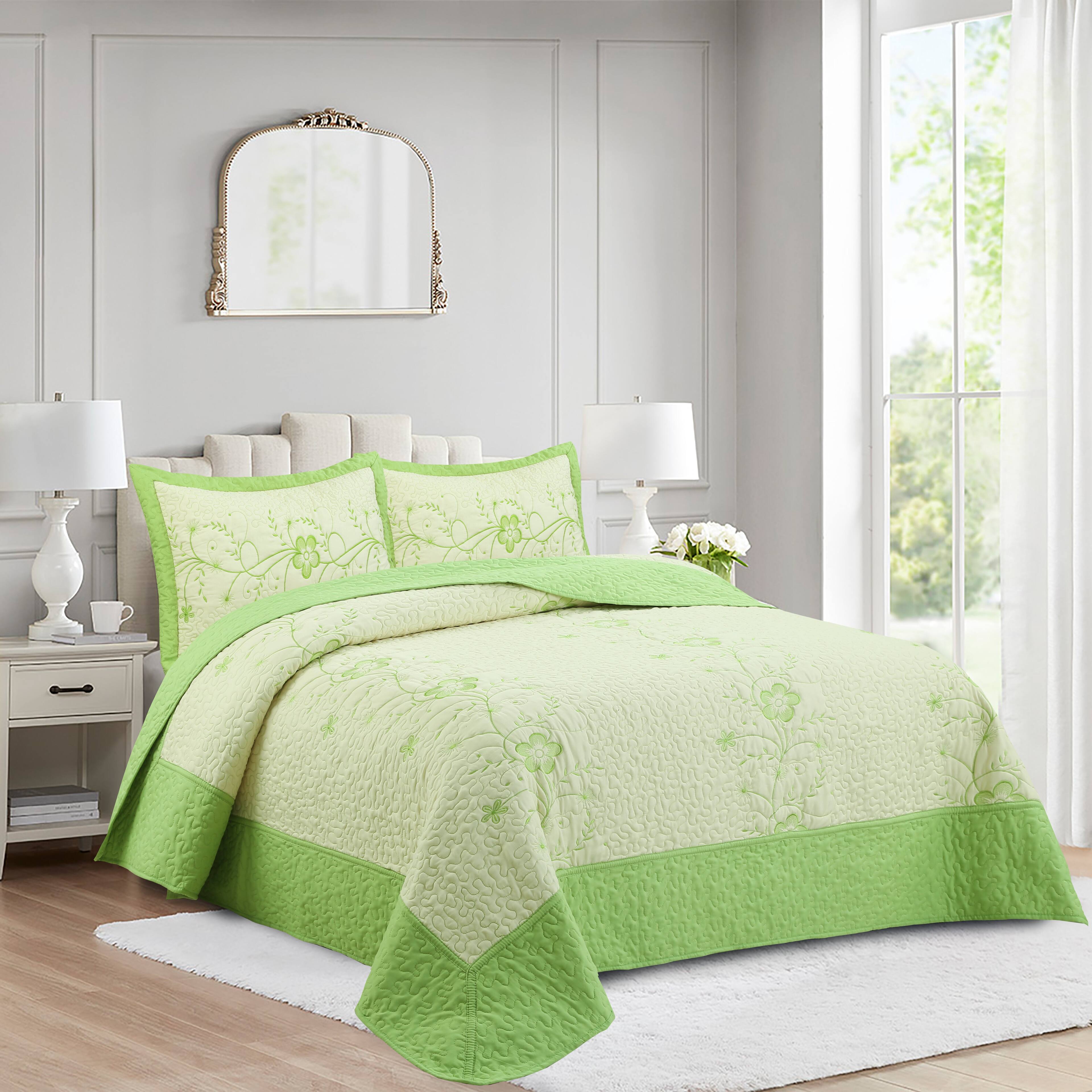 Angle. MarCielo - Marcielo 3 Piece Queen Size Embroidery Quilt Set Lightweight Bedspread Set Queen - Green and Cream.