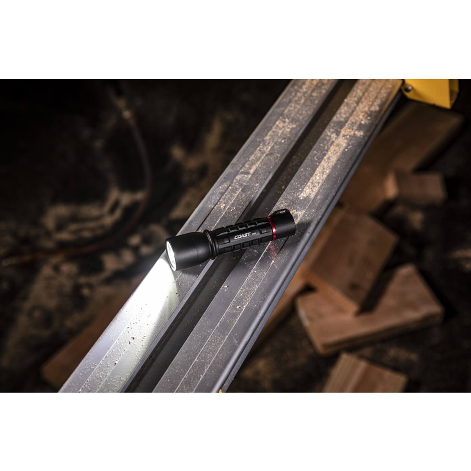 Left. Coast - Coast XP9R 1200 lm Black LED Rechargeable Flashlight CR123 Battery.