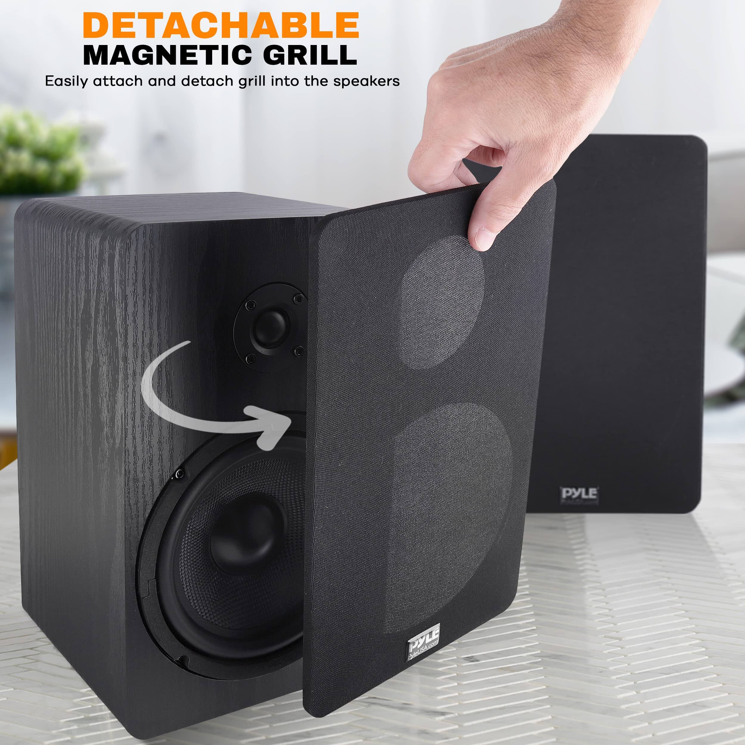 DETACHABLE MAGNETIC GRILL  
Easily attach and detach grill into the speakers
