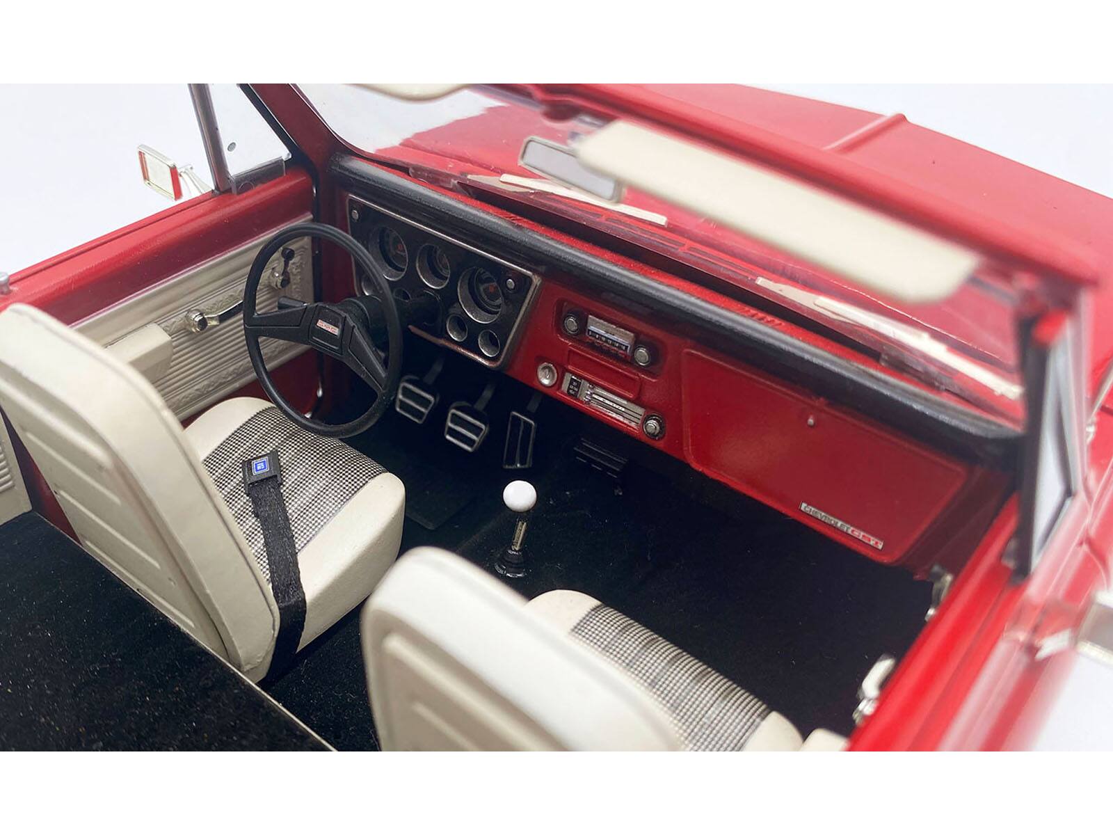 The text on the image reads:

"MERCEDES-BENZ"