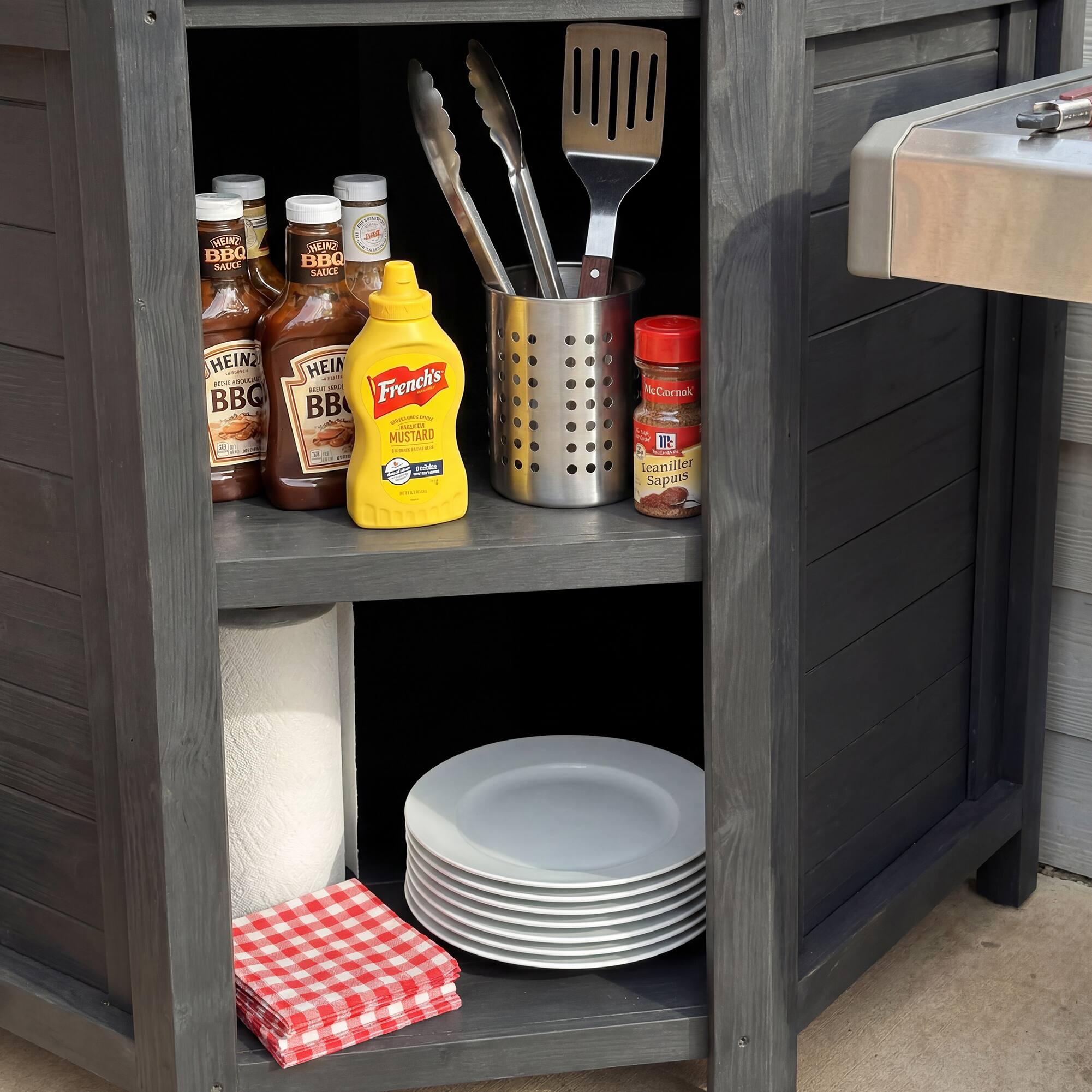 MALIN BBQ SAUCE S WEJN BBQ SAUCE HEINZ - . CO BBQ unfa HEIN ! BB s - French's - MUSTARD - - nAE McCitenak 115 leaniller Sapurs