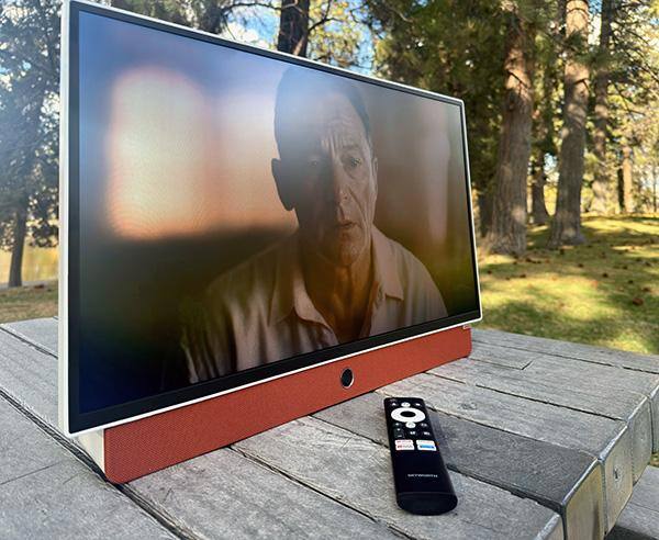 Alt View 3. SKYWORTH - Portable 24" LED Full HD Battery Powered Smart Google TV (2024).