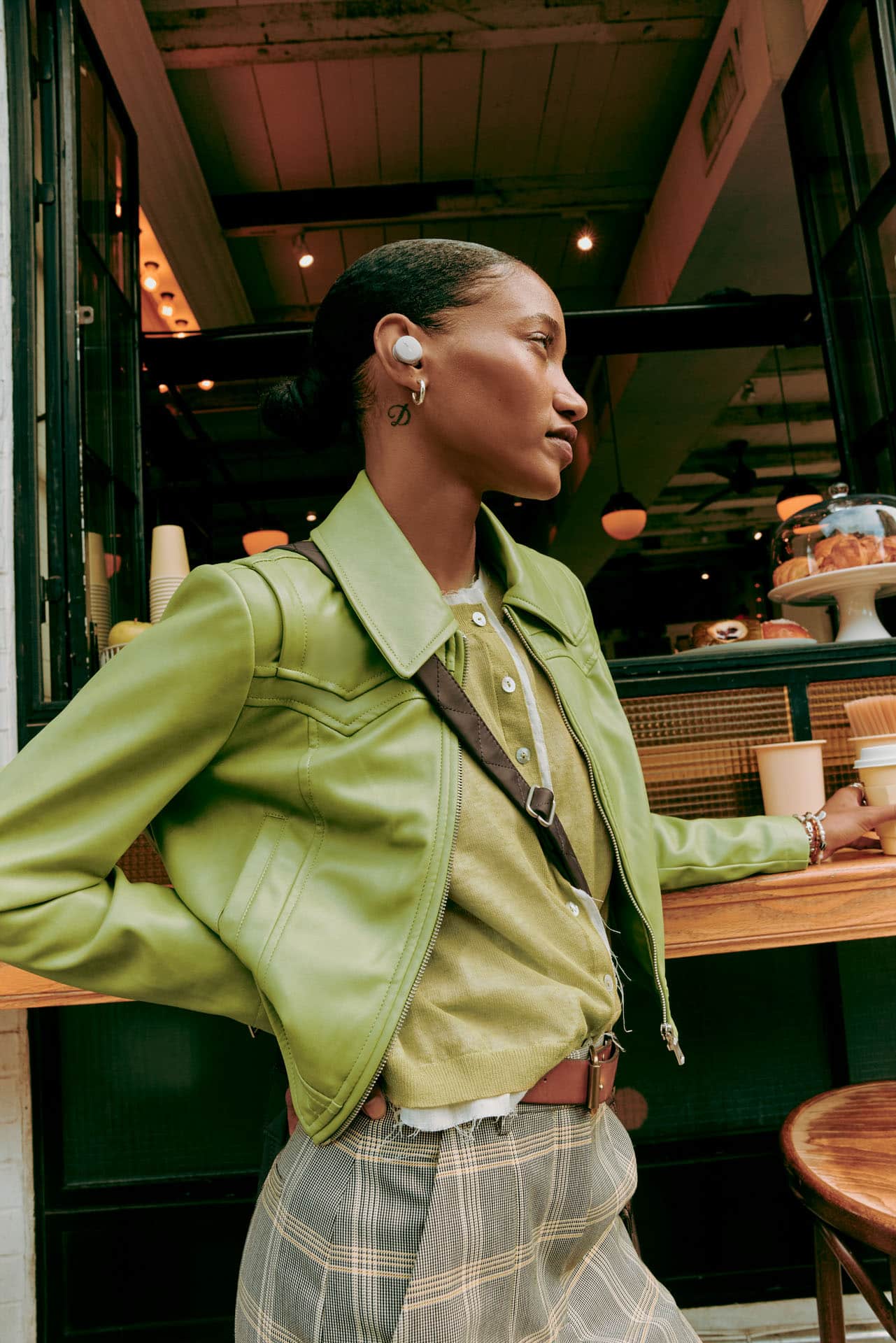 Alt View 11. Bose - QuietComfort True Wireless Noise Cancelling In-Ear Earbuds - White Smoke.