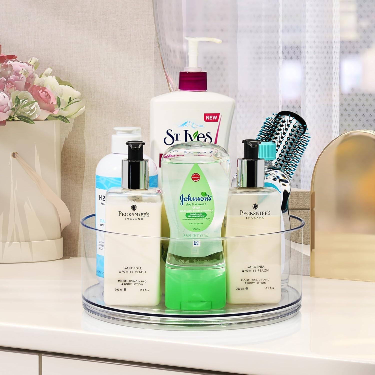 Sure, here is the corrected and grouped text from the image:

---

**NEW ST. Ives H2O**

**PECKSNIFF'S ENGLAND**

- **GARDENIA & WHITE PEACH**
  - MOISTURISING HAND & BODY LOTION
  - 300 ml e
  - 10.1 fl oz

**Johnson's**

- **GARDENIA & WHITE PEACH**
  - MOISTURISING HAND & BODY LOTION
  - 6.5 FL OZ (192 mL)

**St. Ives**

- **NEW**
  - (Image of a bottle with a pump)

**H2O**

- (Image of a bottle with a pump)

**PECKSNIFF'S ENGLAND**

- (Image of a bottle with a pump)

**PECKSNIFF'S ENGLAND**

- (Image of a bottle with a pump)

---

This text is grouped based on the visible labels and products in the image.