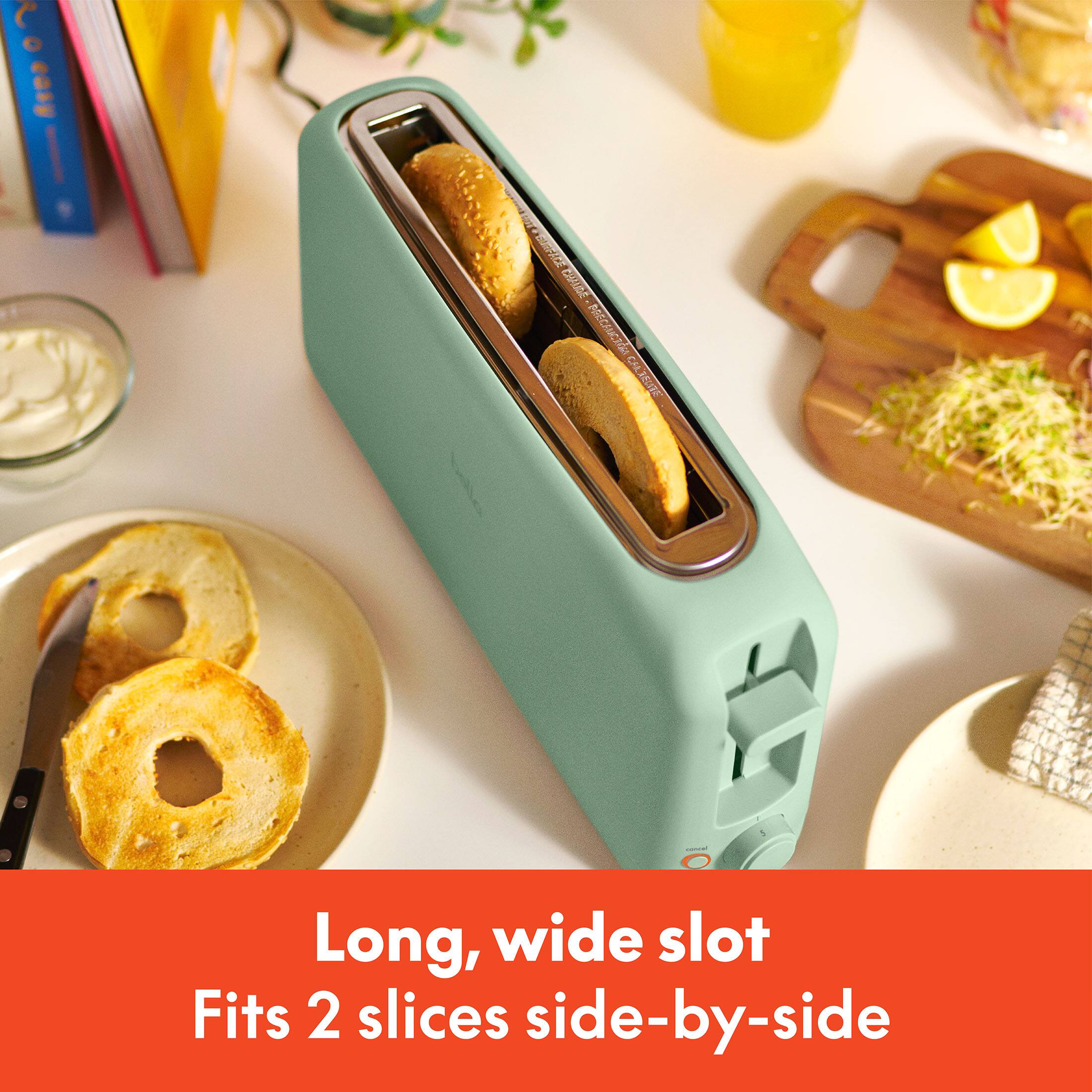 Long, wide slot
Fits 2 slices side-by-side