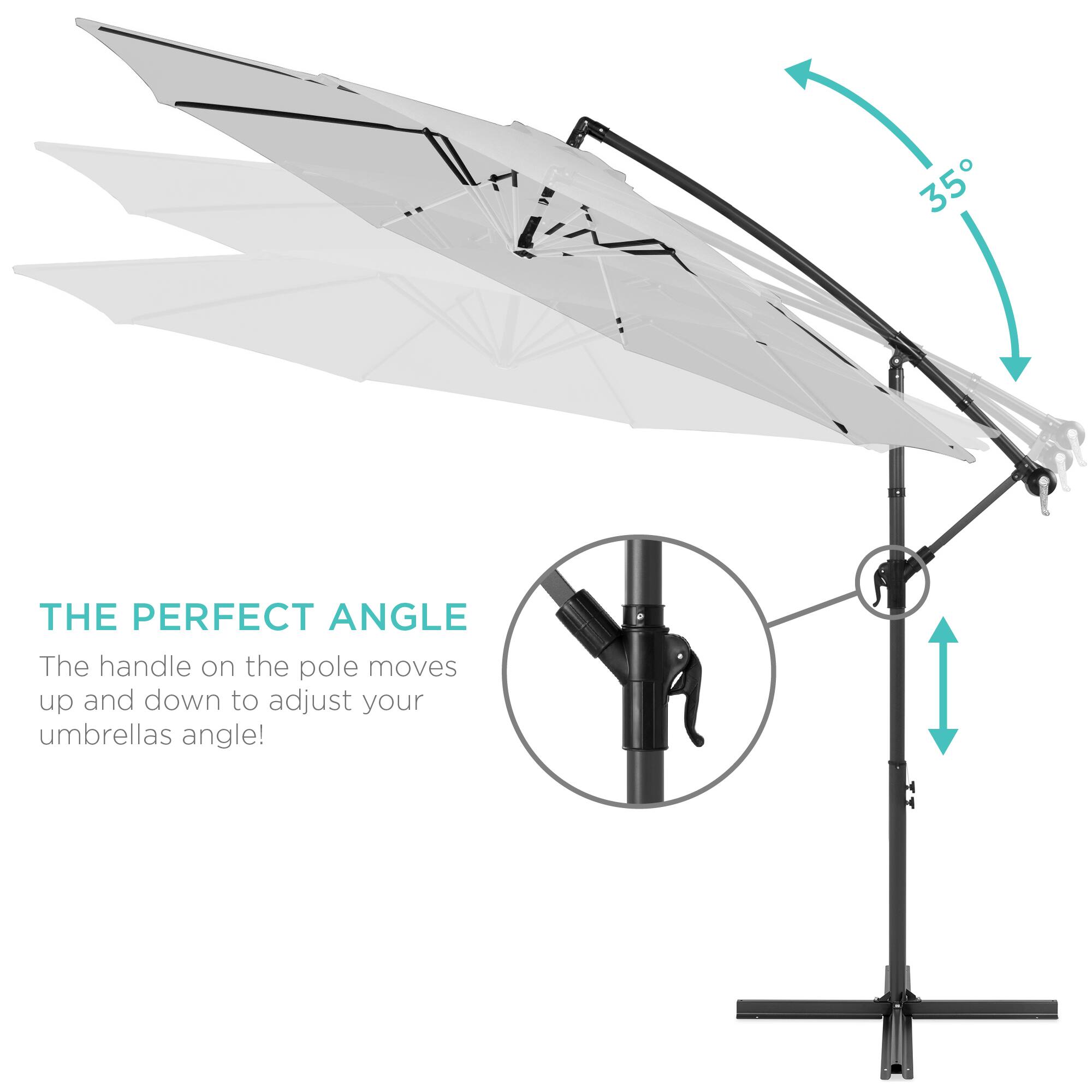 THE PERFECT ANGLE

The handle on the pole moves up and down to adjust your umbrella's angle!