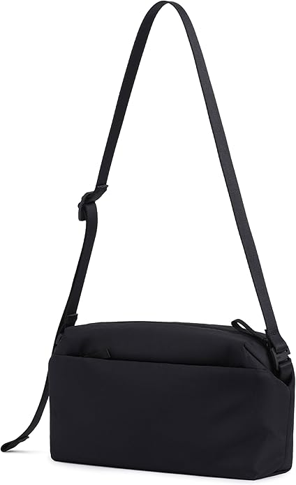 Left. Urth - Urth Dolomite 5.1L Camera Sling (Onyx).