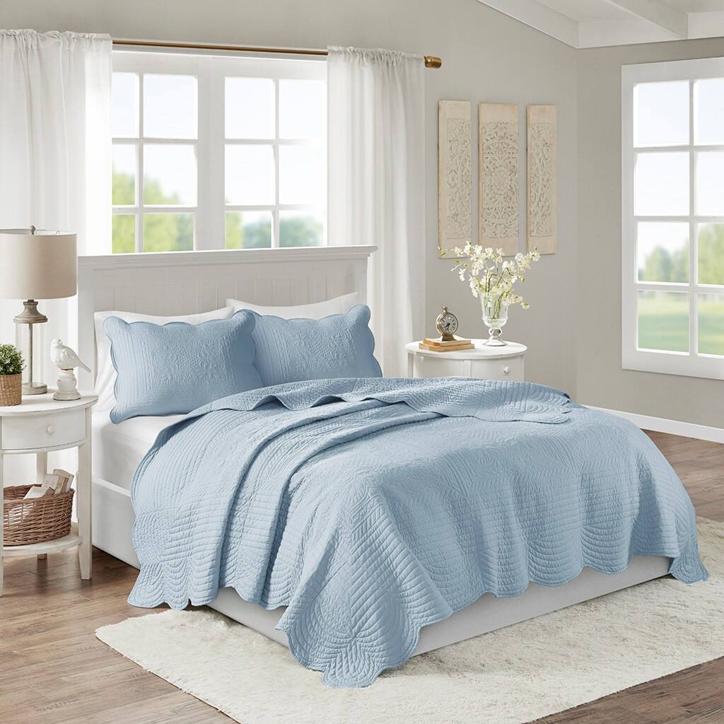 Alt View 1. Gracie Mills - Gracie Mills Salvatore 3-Piece Reversible Country-Inspired Scalloped Edge Quilt Set - Blue.