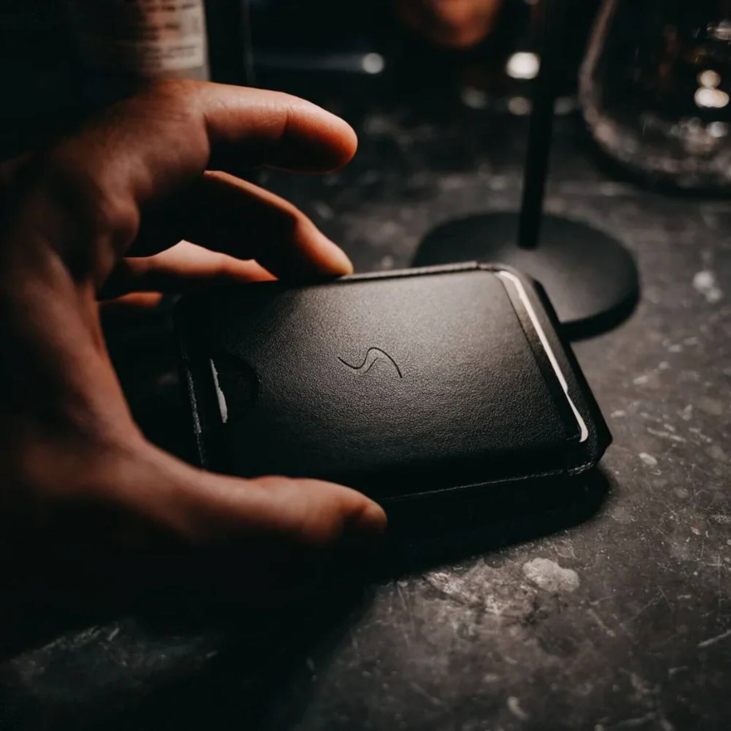 Back. Scapade - MagCard Magnetic Card Holder for Smartphone - Black.