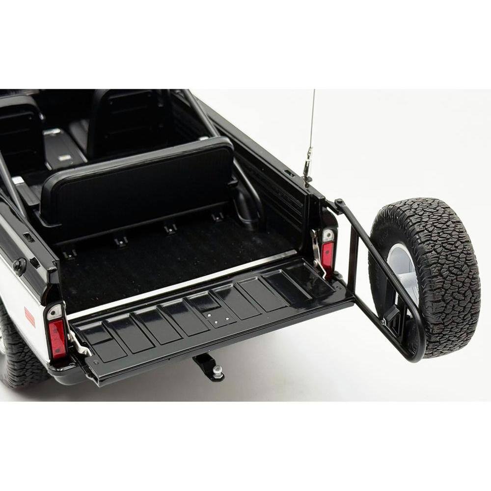 Back. ACME - 1971 Chevrolet K5 Blazer Tuxedo Black and White Limited Edition to 396 pieces Worldwide 1/18 Diecast Model Car by ACME - Black and White.