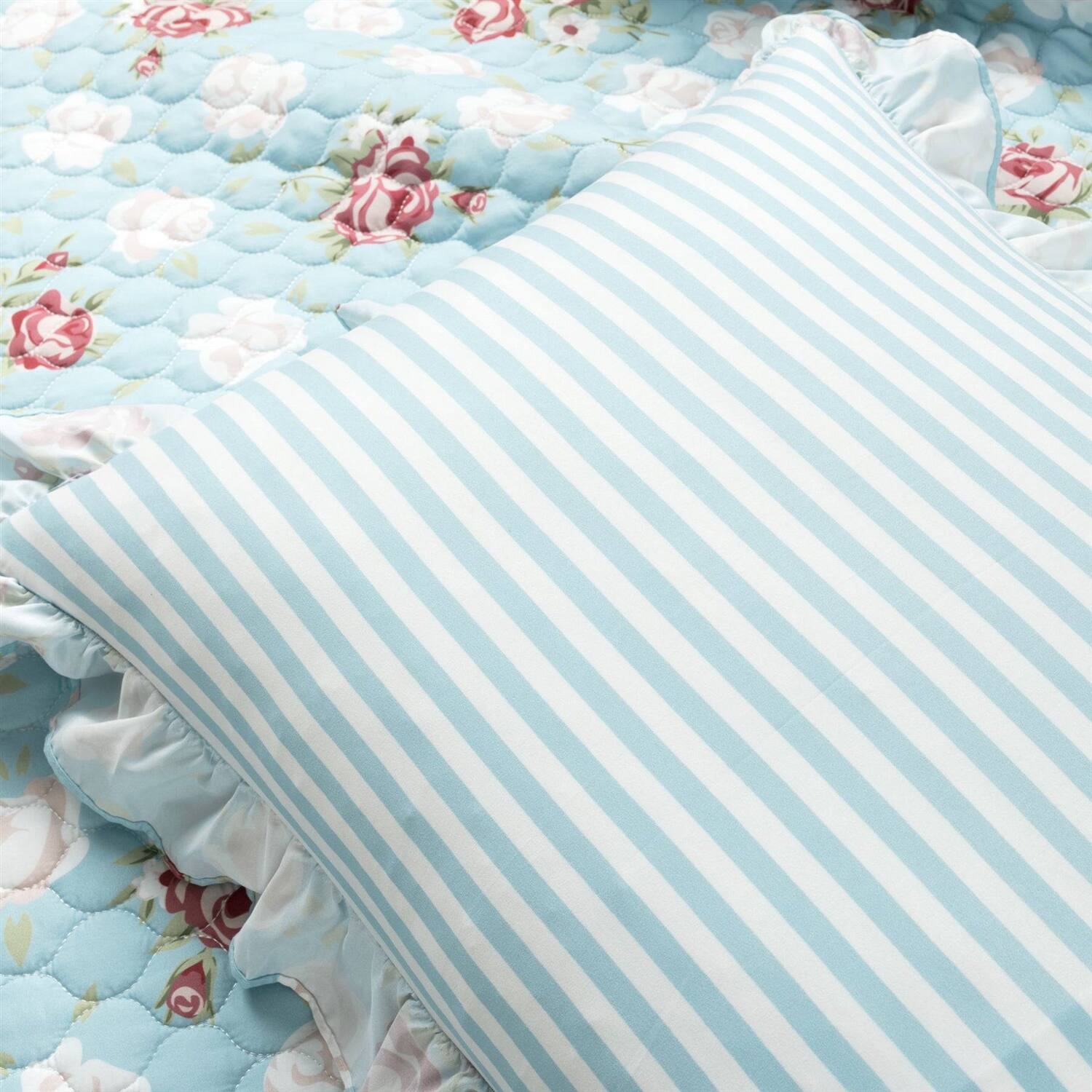 Left. Hivvago - Full/Queen size Vintage Rose Ruffle Edge Light Quilt Set in Blue White and Pink - Blue White and Pink.