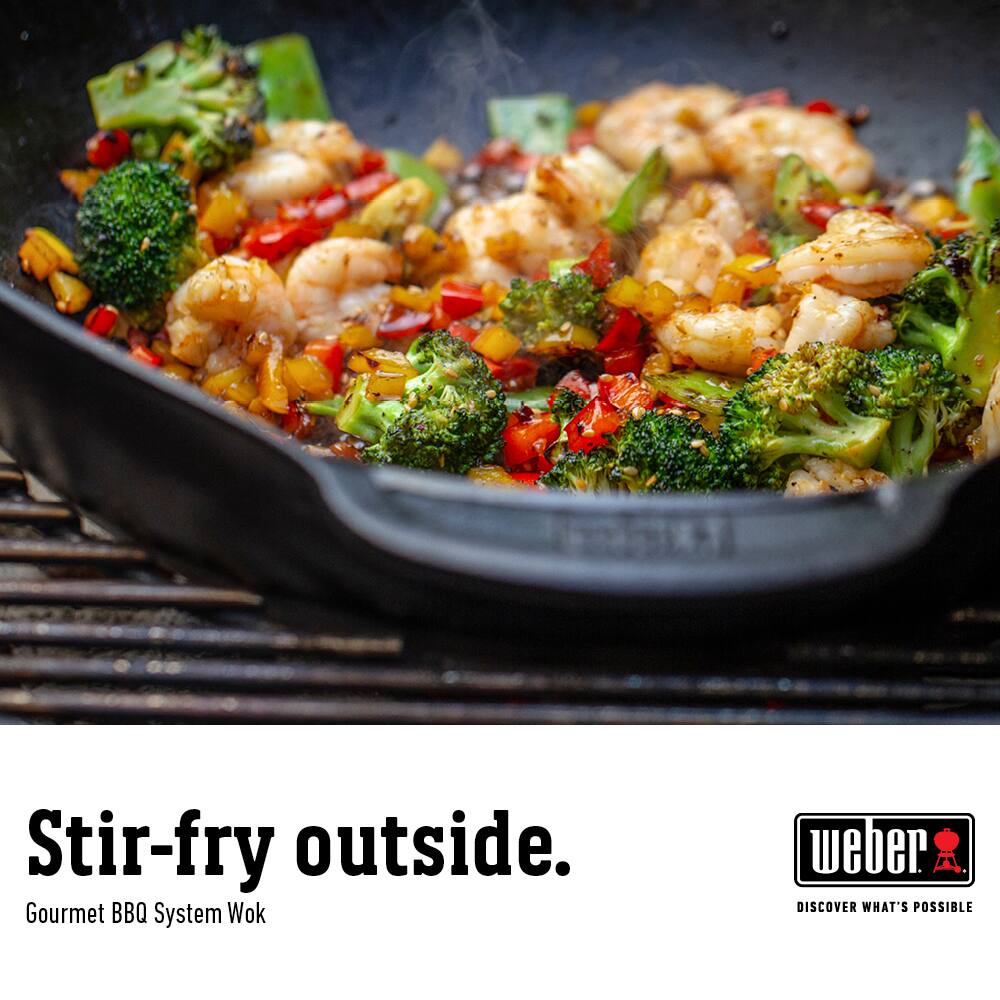 Stir-fry outside.  
Gourmet BBQ System Wok  

weber  
DISCOVER WHAT'S POSSIBLE