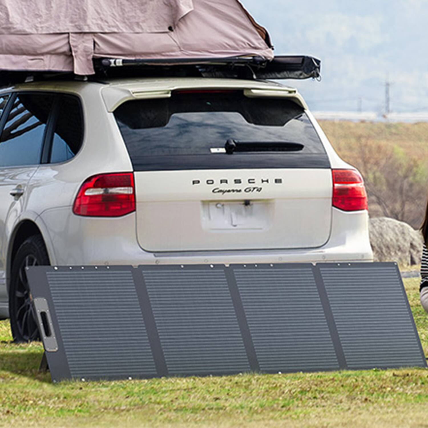 The text "IE PORSCHE Cayenne GT4" is already correct.