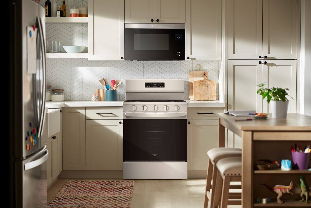 Alt View 7. Whirlpool - 5.0 Cu. Ft. Freestanding Gas Range with Air Cooking Technology - Fingerprint Resistant Stainless Steel.