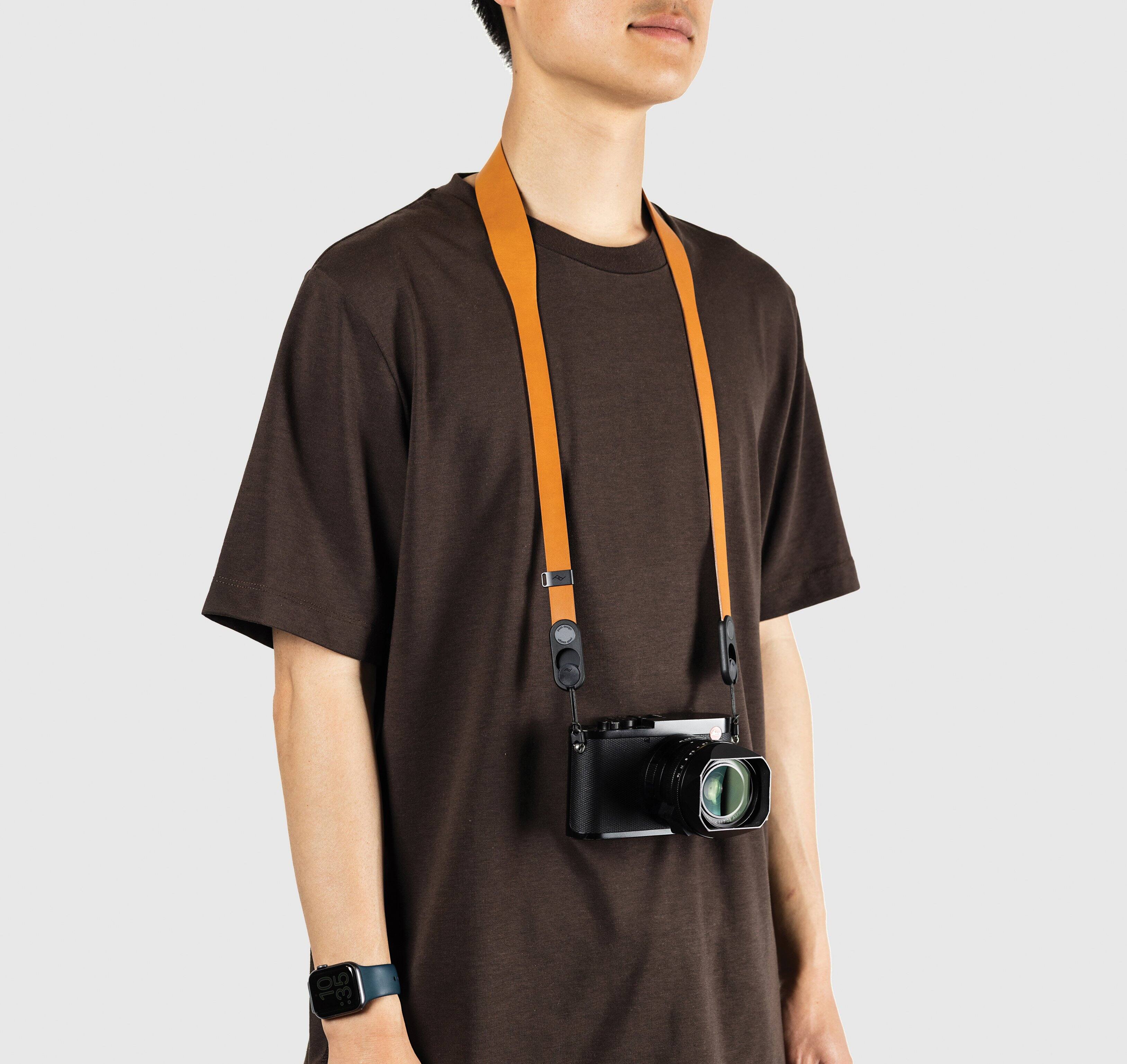 Angle. Peak Design - Form Leather Camera Strap Short Amber - Amber.