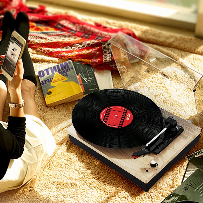 The text in the image reads:

"EMINTO PYRAM P IPLE I RUSH UT F"

Corrected and grouped text:

"EMINTO PYRAM P IPLE I RUSH UT F"