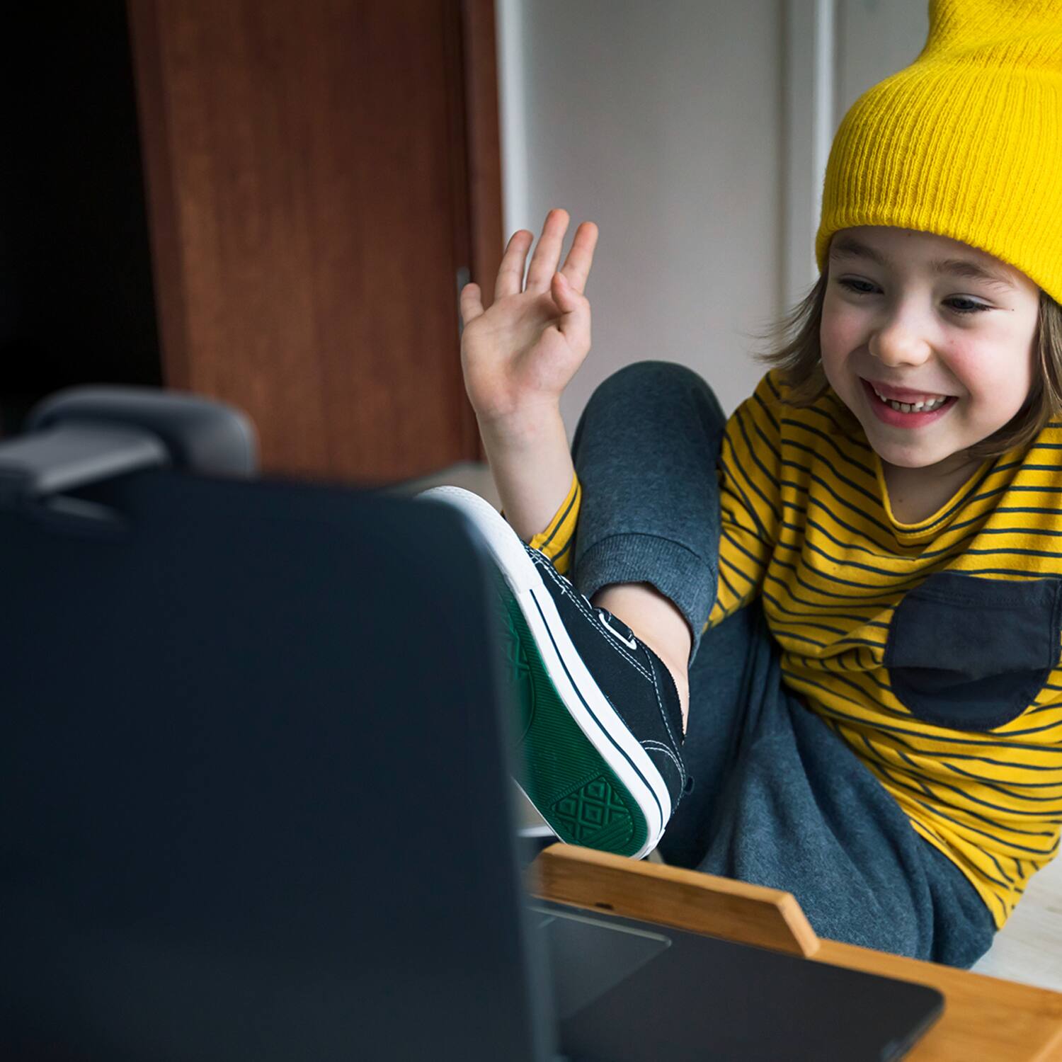 Alt View 16. Logitech - C505 720 Webcam with Long-Range Mic - Black.