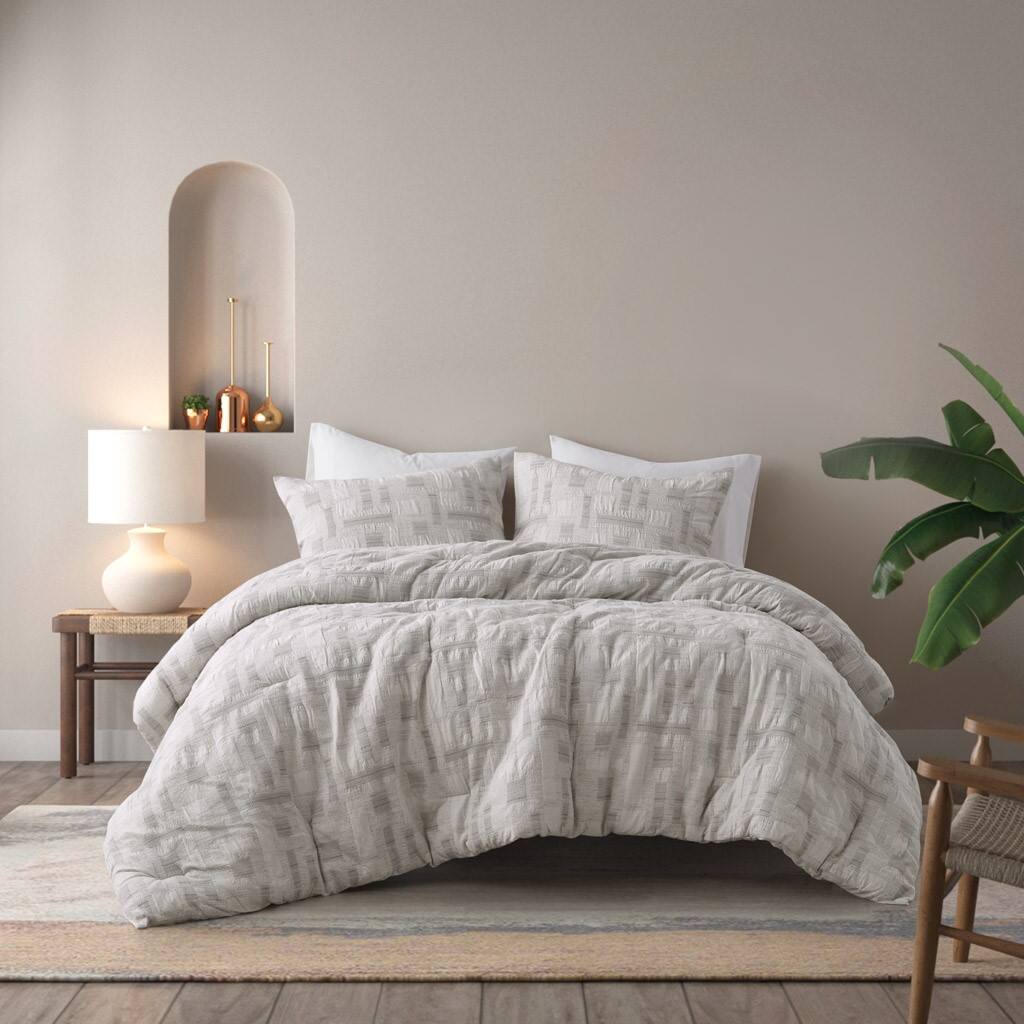 Alt View 1. Gracie Mills - Gracie Mills Guilia Duvet Set - Ivory.