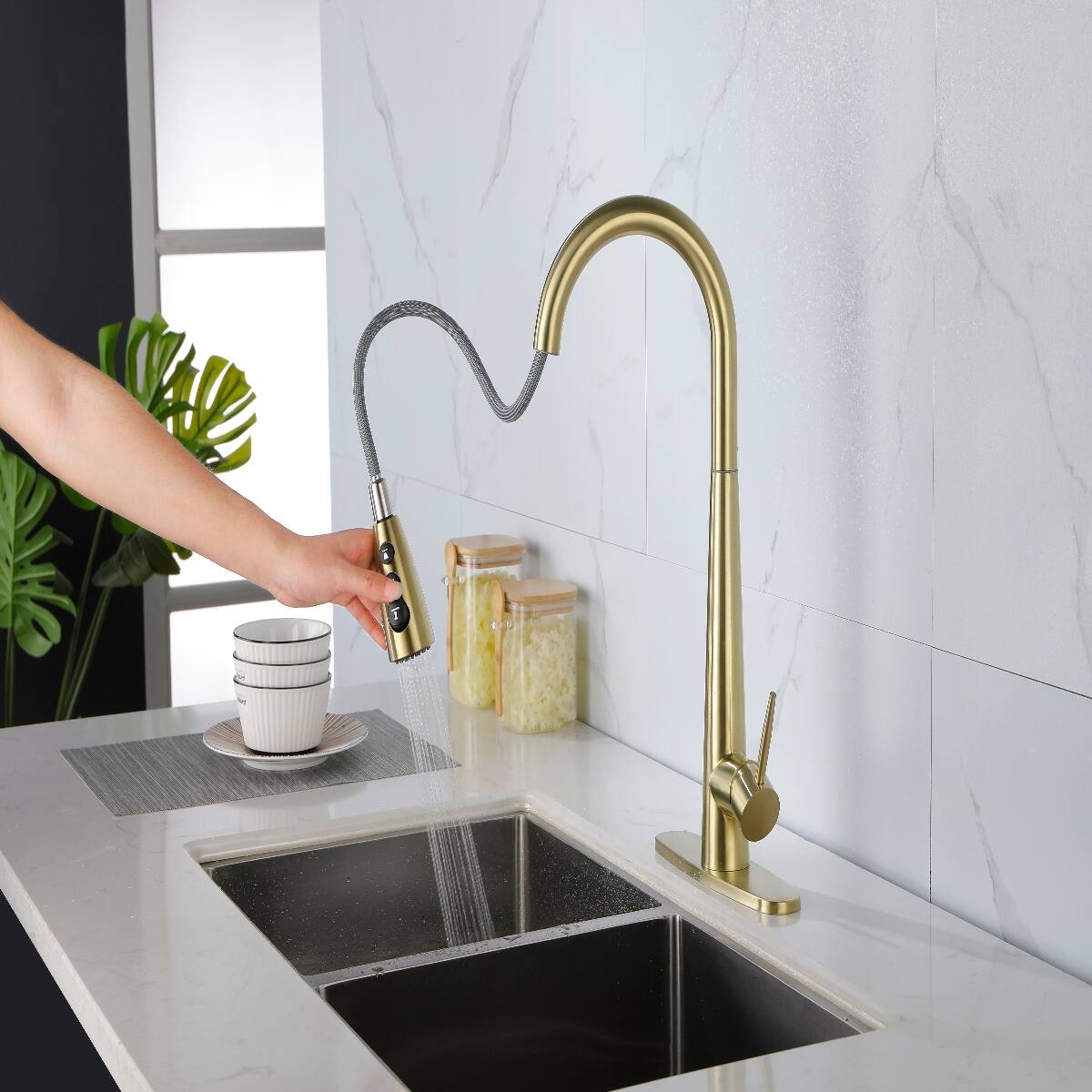 Left. Ropilly - Ropilly Pull Down Kitchen Faucet Brushed Gold Stainless Steel Single Handle Sink Faucet with Sprayer - Brushed Gold.