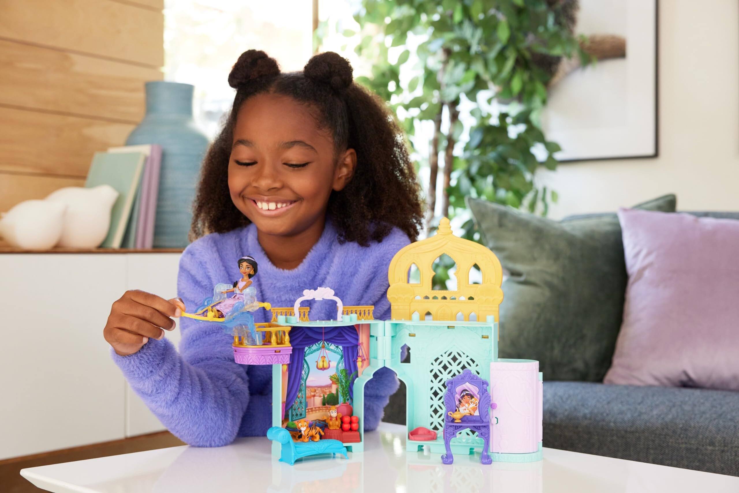 Angle. 10:10 Games - Princess Palace Travel Dollhouse with Abu and Rajah Figures, Magic Carpet, Furniture and Accessories.