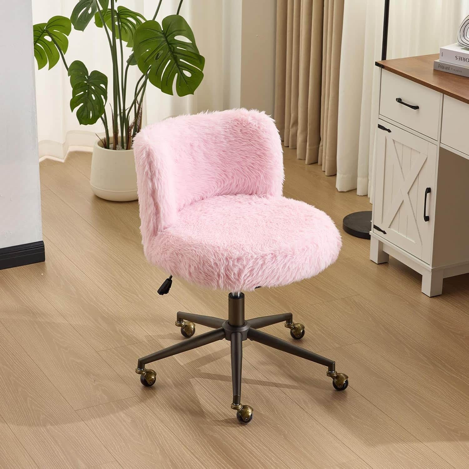 Winado - Plush Upholstery Vanity Desk Chair with Curved Back & 90-102° Tilt & Adjustable Height, Cute 360° Swivel Rolling Chair - Light Pink