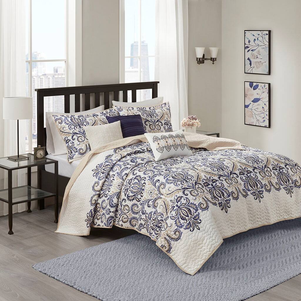 Alt View 1. Gracie Mills - Gracie Mills Vito 6-Piece Modern Reversible Quilt Set with Coordinating Throw Pillows - Navy/Tan.
